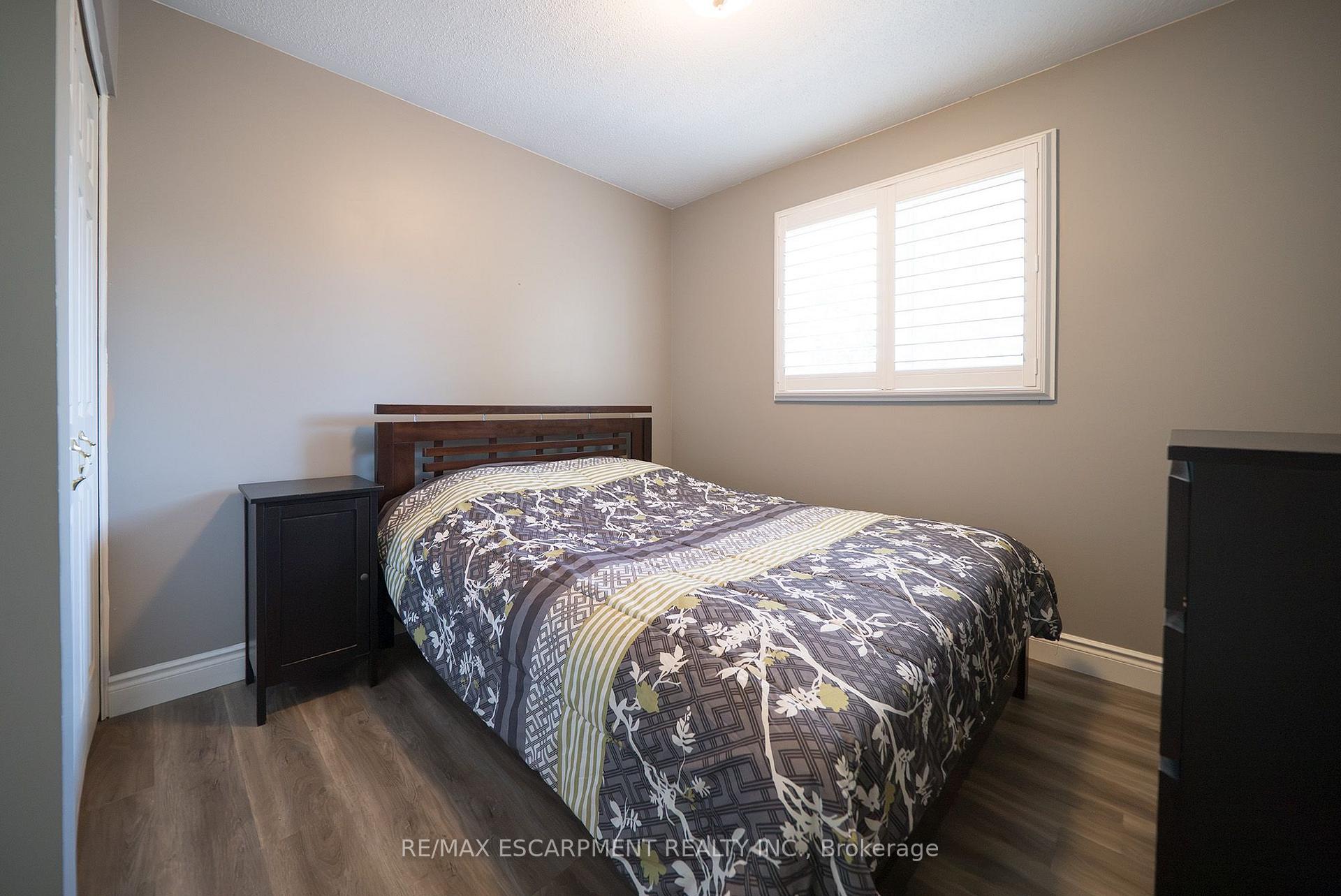 Photo 24 of 20 Hogarth Road, Brantford, Lion's Park — HOMEH