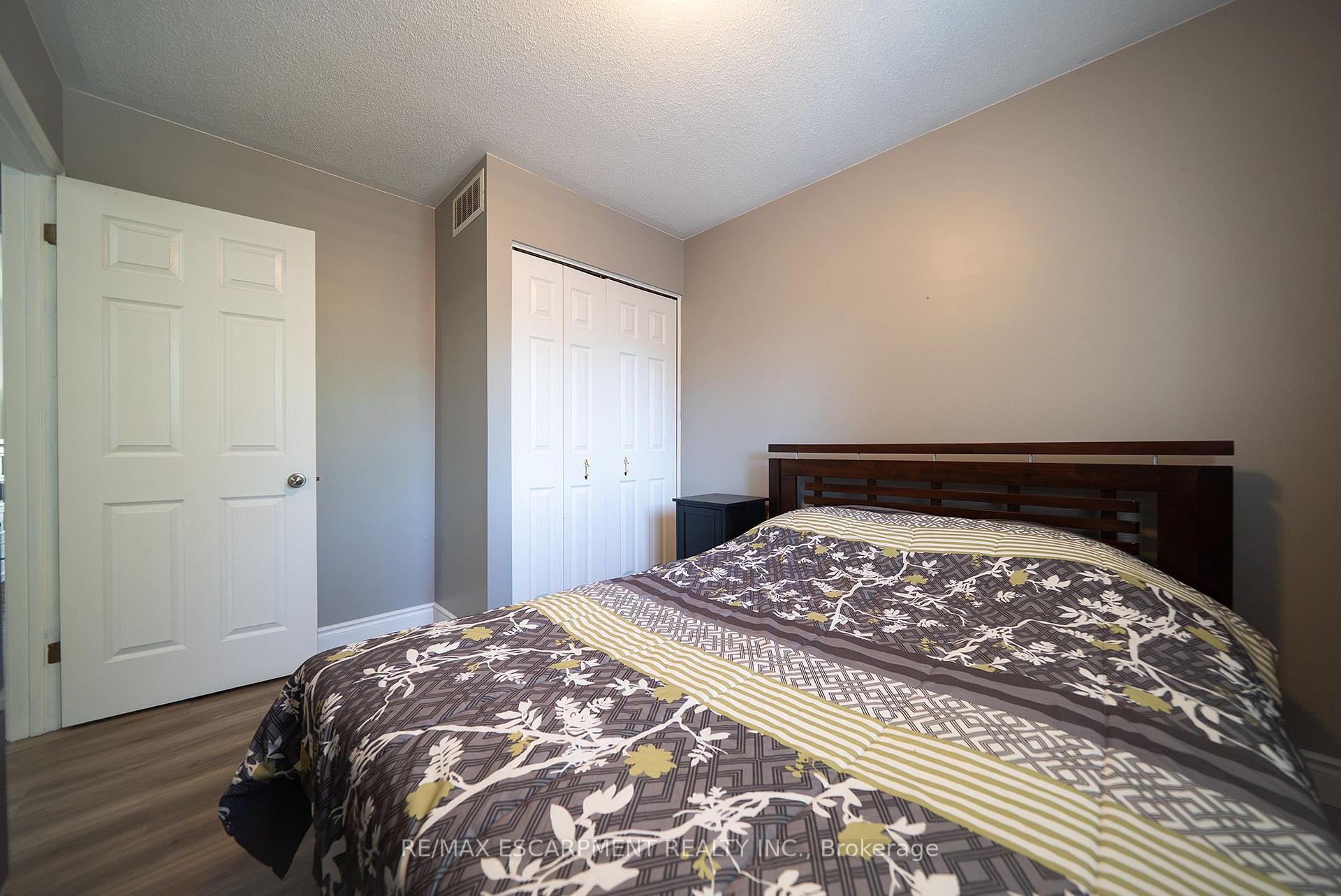Photo 25 of 20 Hogarth Road, Brantford, Lion's Park — HOMEH