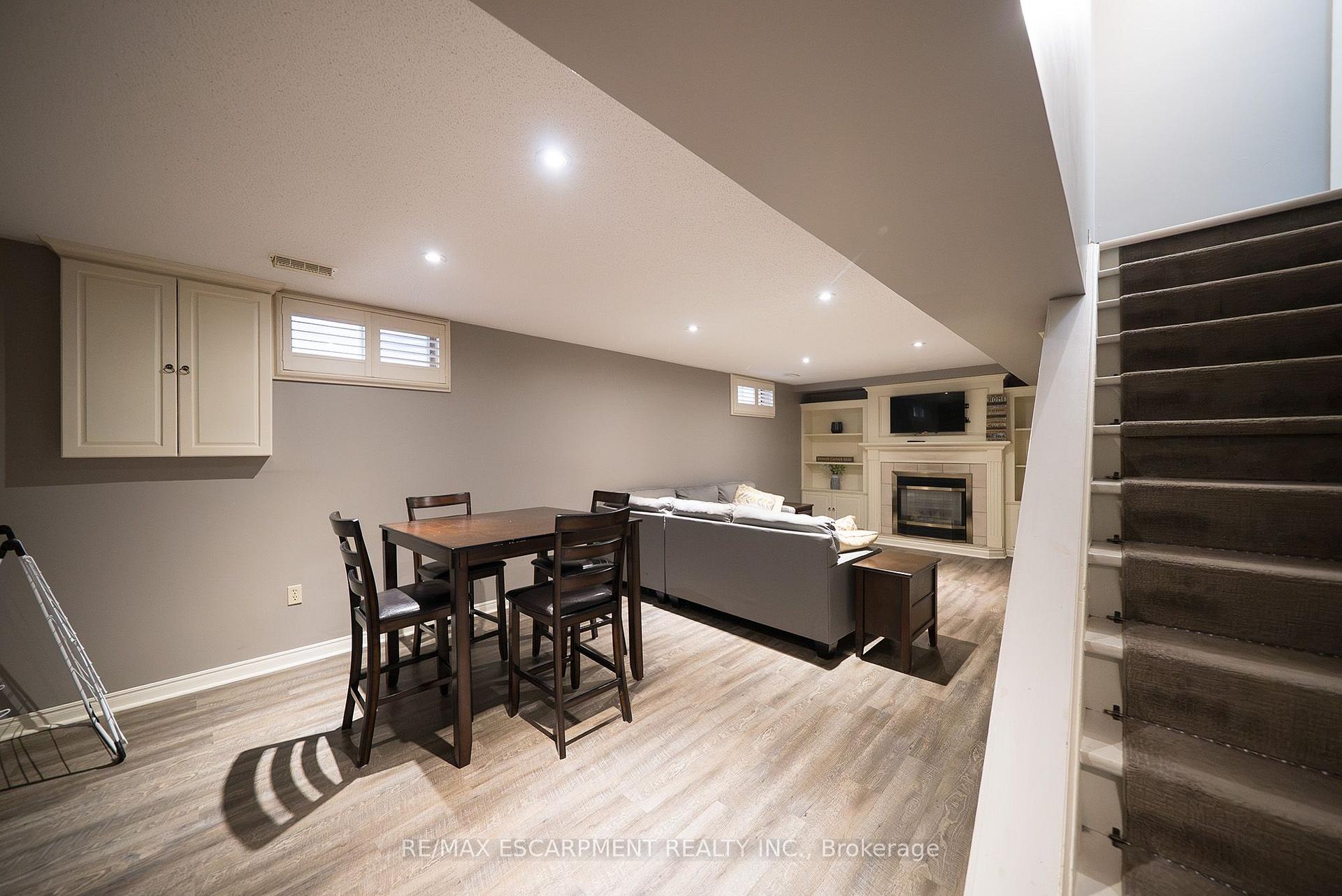 Photo 34 of 20 Hogarth Road, Brantford, Lion's Park — HOMEH