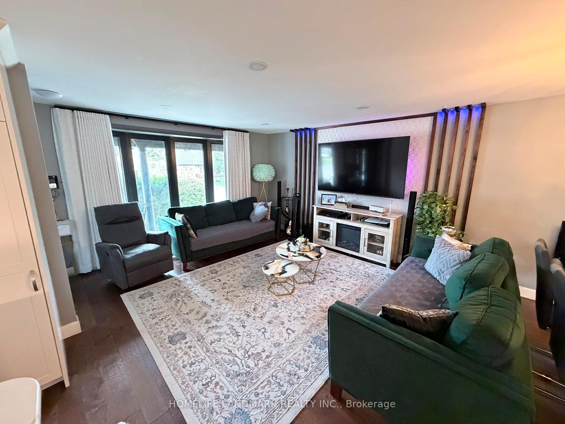 Photo 2 of 107 Greendale Crescent, Kitchener, Chicopee/Freeport — HOMEH