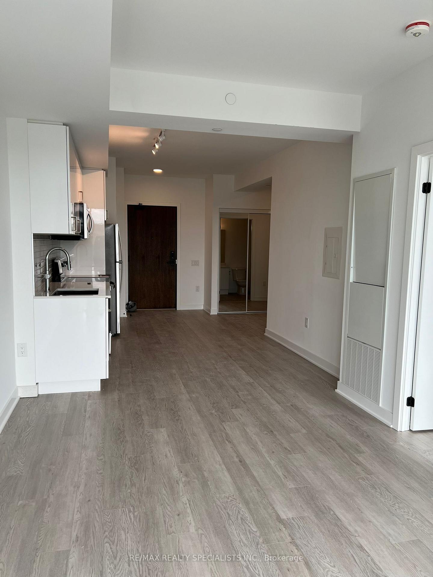 Photo 6 of Unit 702, 2782 Barton Street E, Hamilton, Riverdale — HOMEH