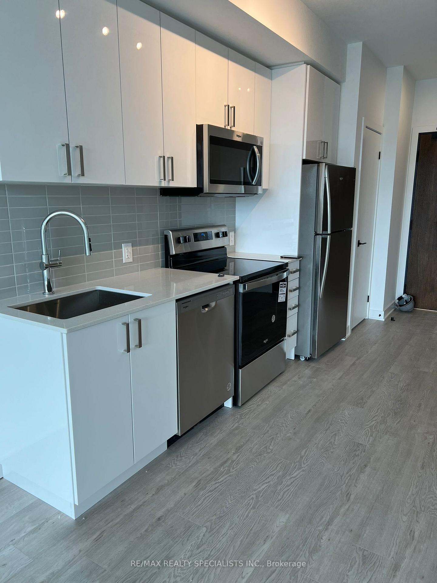 Photo 7 of Unit 702, 2782 Barton Street E, Hamilton, Riverdale — HOMEH