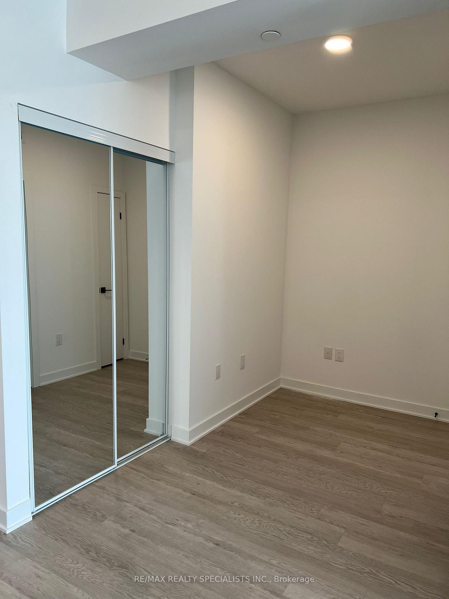 Photo 11 of Unit 702, 2782 Barton Street E, Hamilton, Riverdale — HOMEH