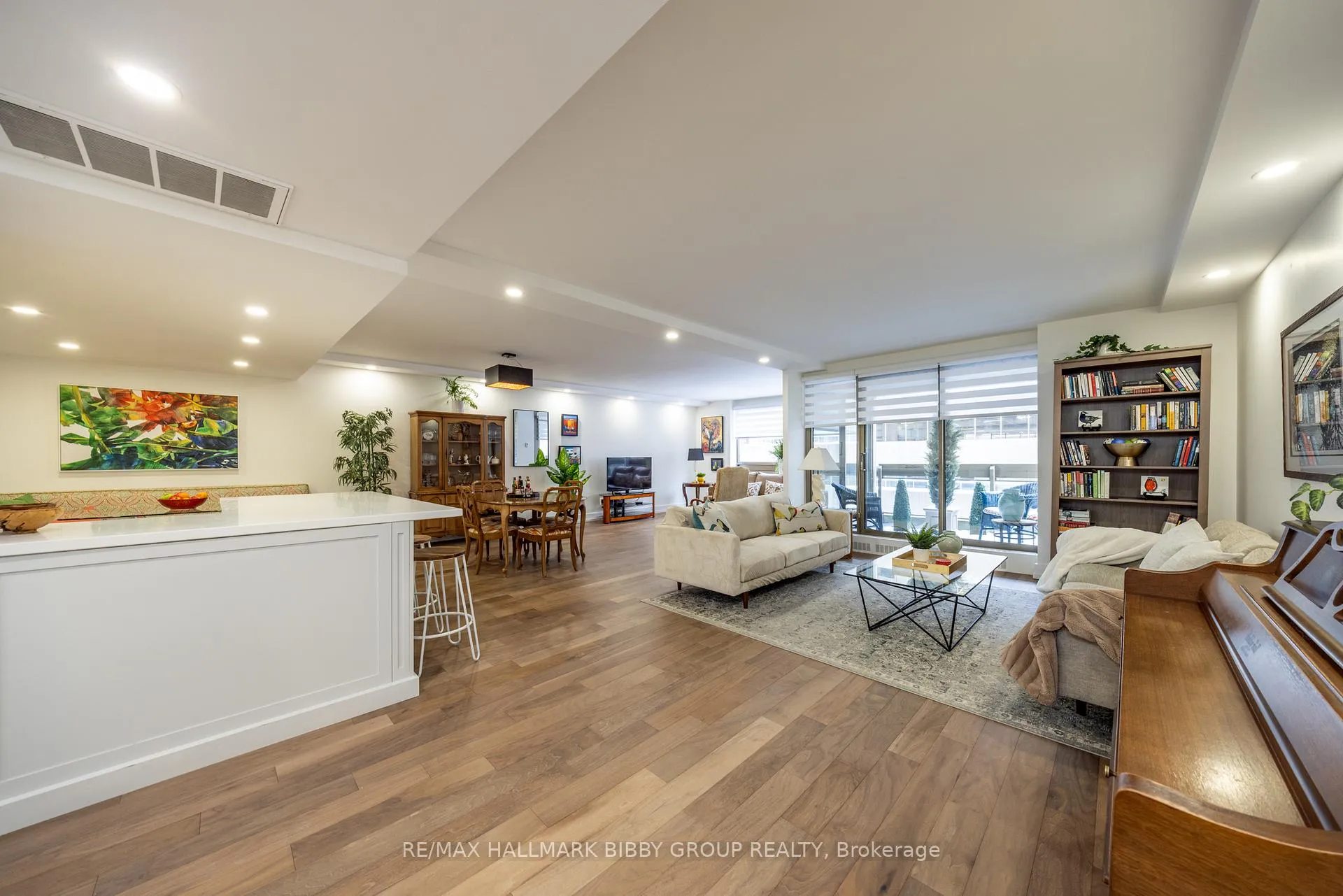 Photo 1 of Unit 605, 61 St Clair Avenue W, Toronto, Yonge-St. Clair — HOMEH
