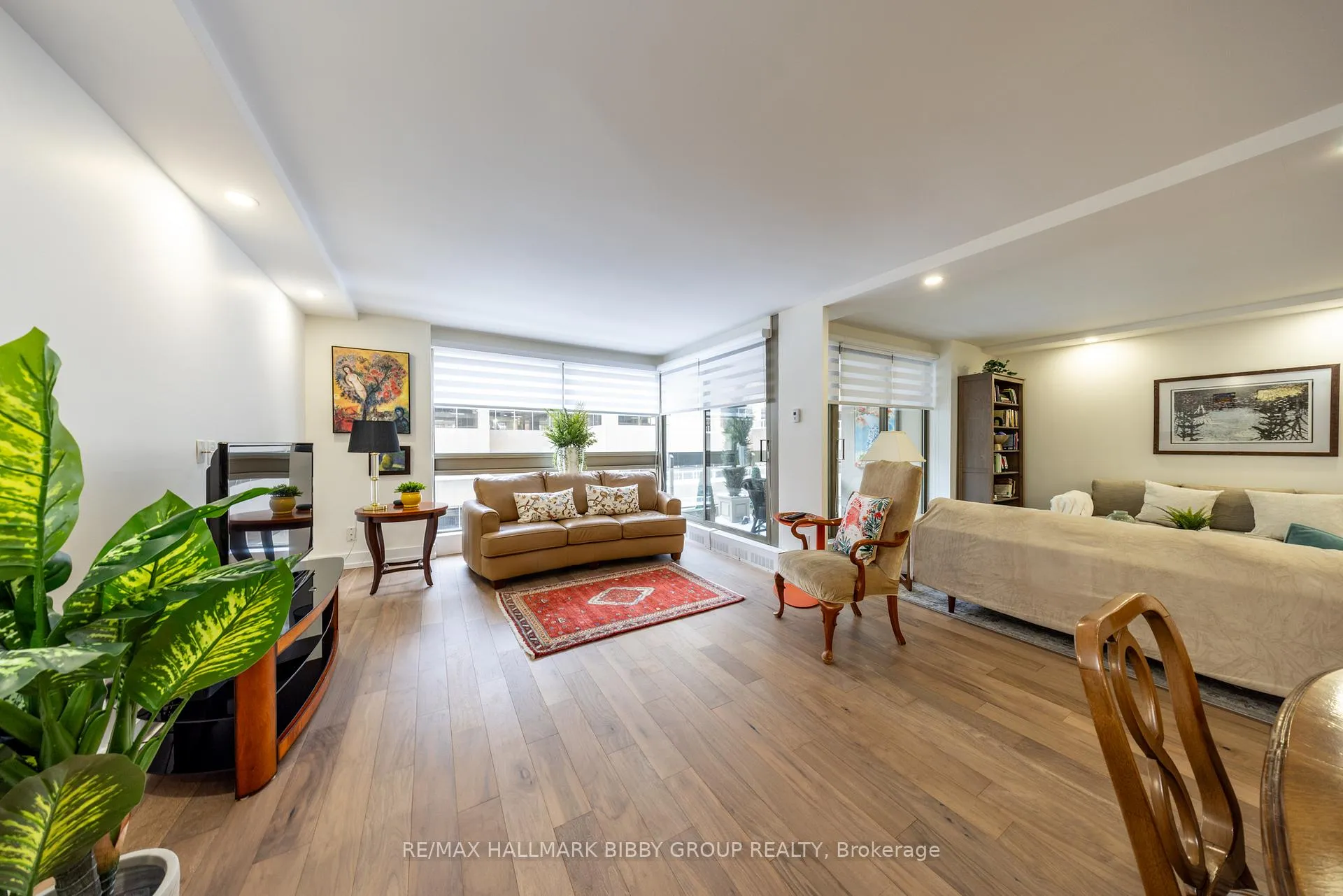 Photo 2 of Unit 605, 61 St Clair Avenue W, Toronto, Yonge-St. Clair — HOMEH