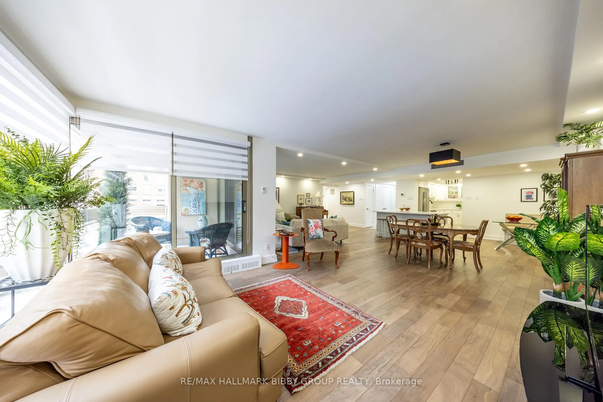 Photo 3 of Unit 605, 61 St Clair Avenue W, Toronto, Yonge-St. Clair — HOMEH
