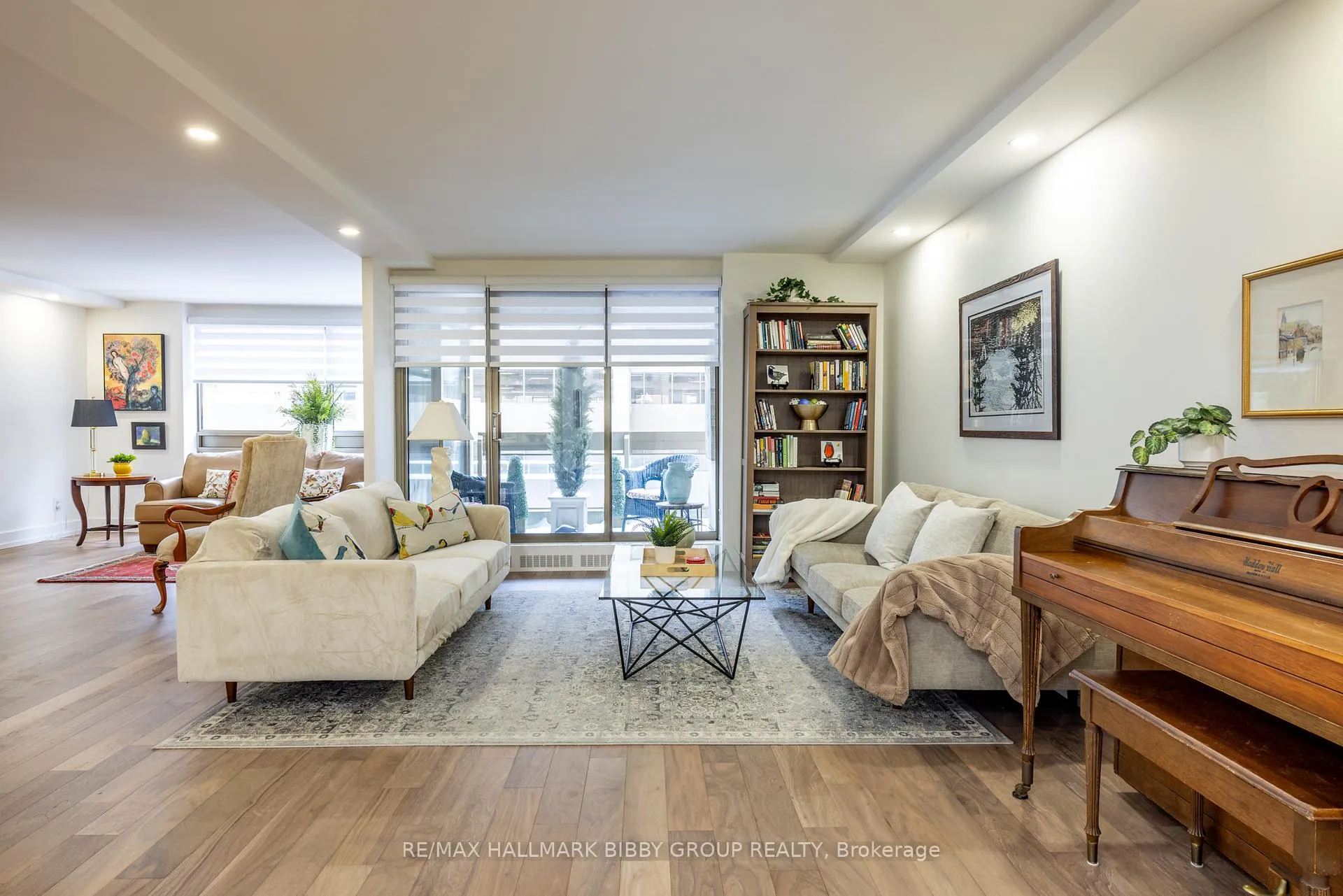 Photo 4 of Unit 605, 61 St Clair Avenue W, Toronto, Yonge-St. Clair — HOMEH
