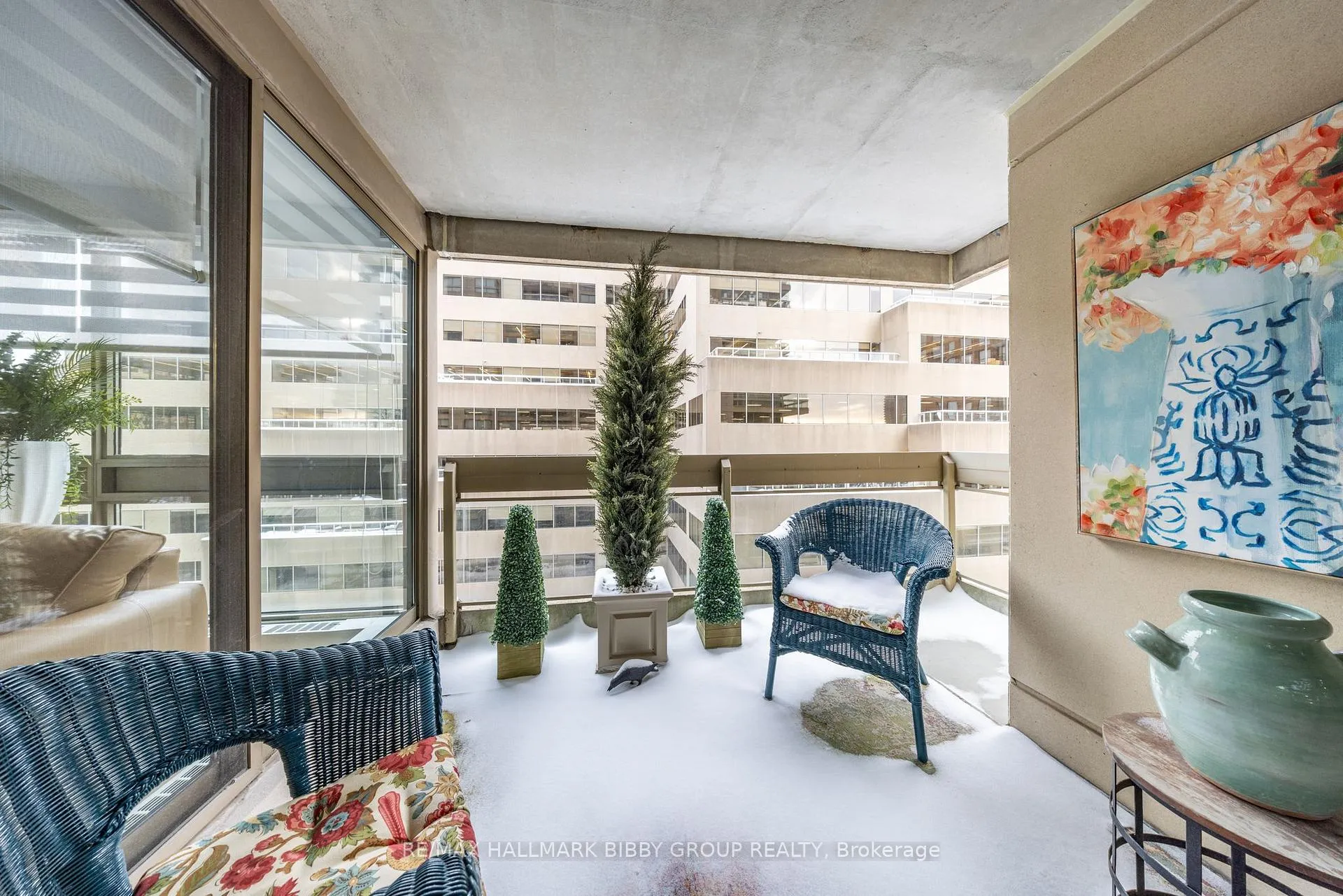 Photo 6 of Unit 605, 61 St Clair Avenue W, Toronto, Yonge-St. Clair — HOMEH