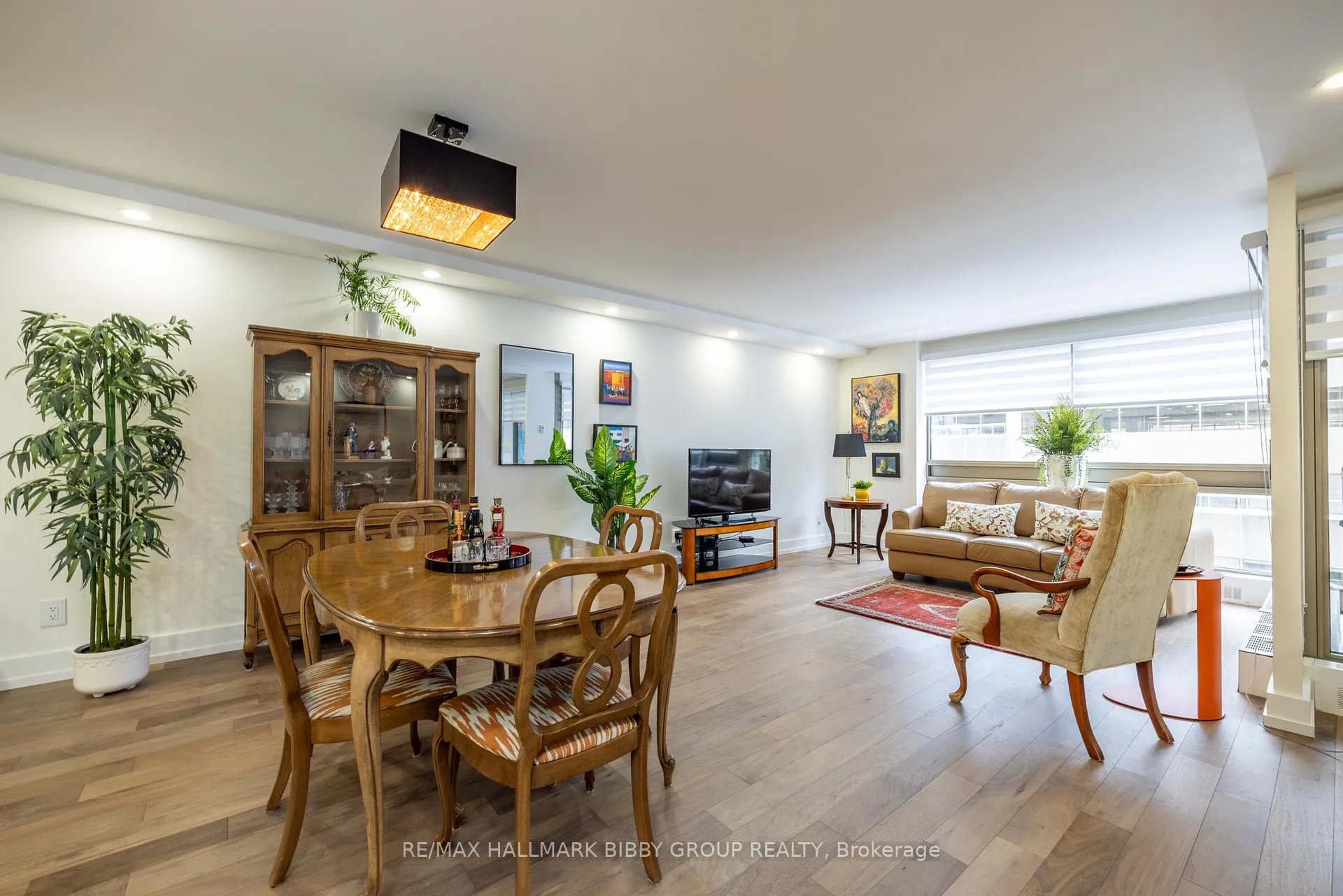 Photo 8 of Unit 605, 61 St Clair Avenue W, Toronto, Yonge-St. Clair — HOMEH