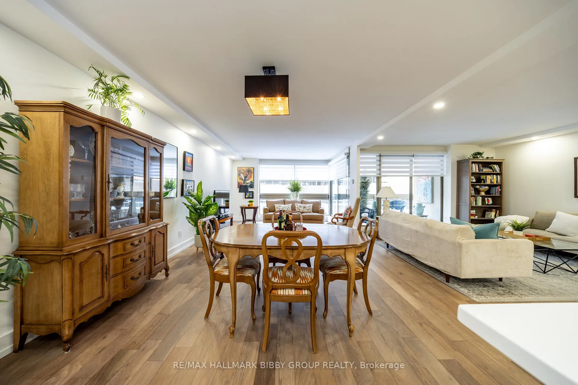 Photo 9 of Unit 605, 61 St Clair Avenue W, Toronto, Yonge-St. Clair — HOMEH