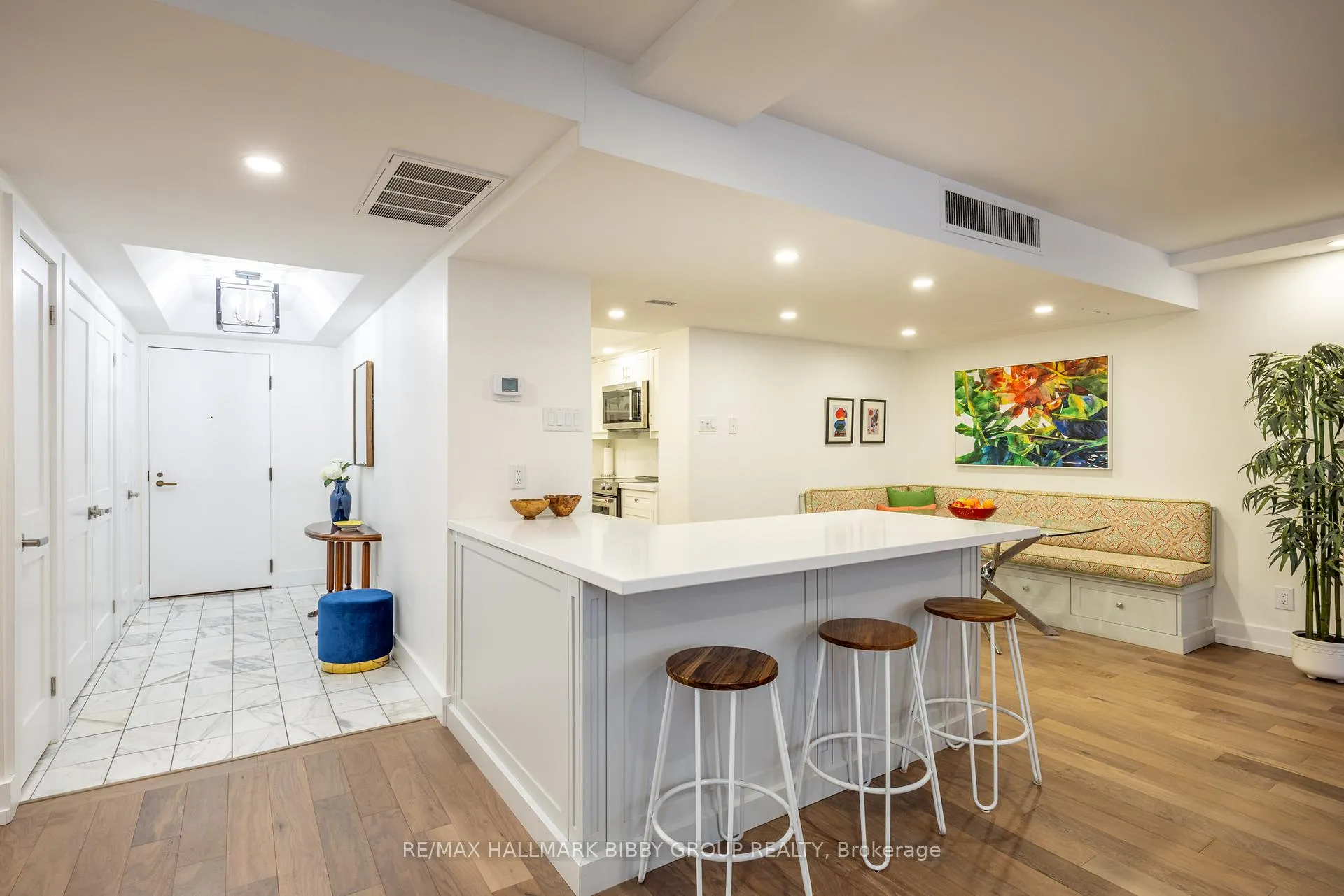 Photo 13 of Unit 605, 61 St Clair Avenue W, Toronto, Yonge-St. Clair — HOMEH
