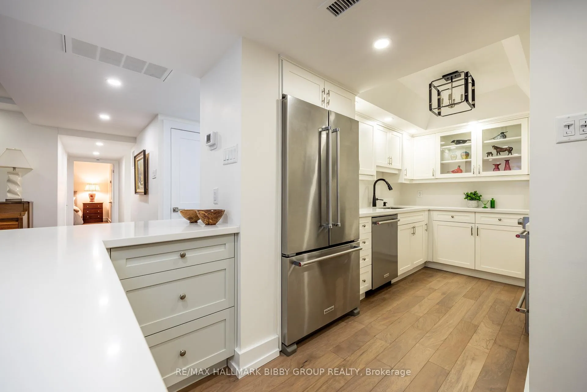 Photo 15 of Unit 605, 61 St Clair Avenue W, Toronto, Yonge-St. Clair — HOMEH