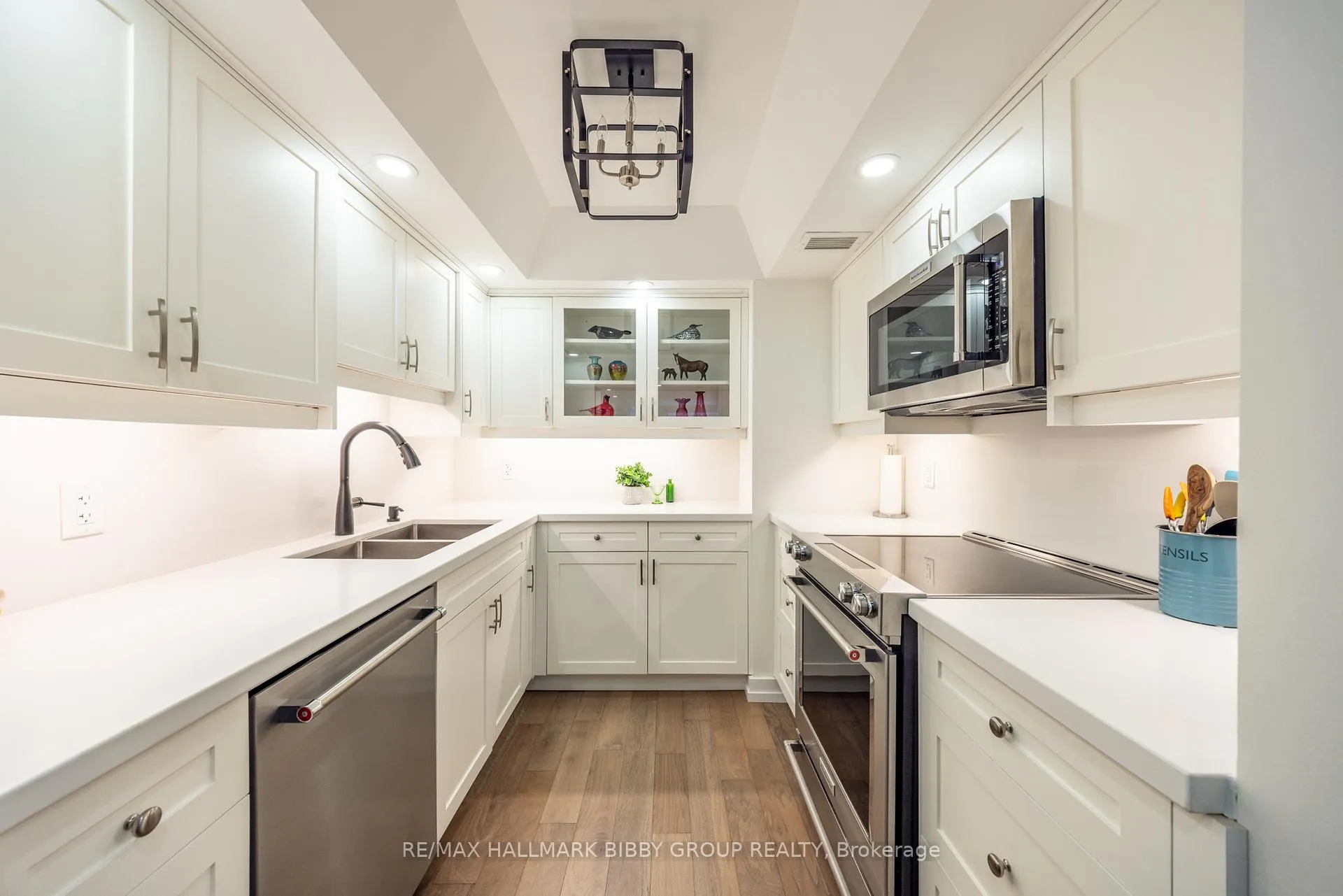 Photo 16 of Unit 605, 61 St Clair Avenue W, Toronto, Yonge-St. Clair — HOMEH