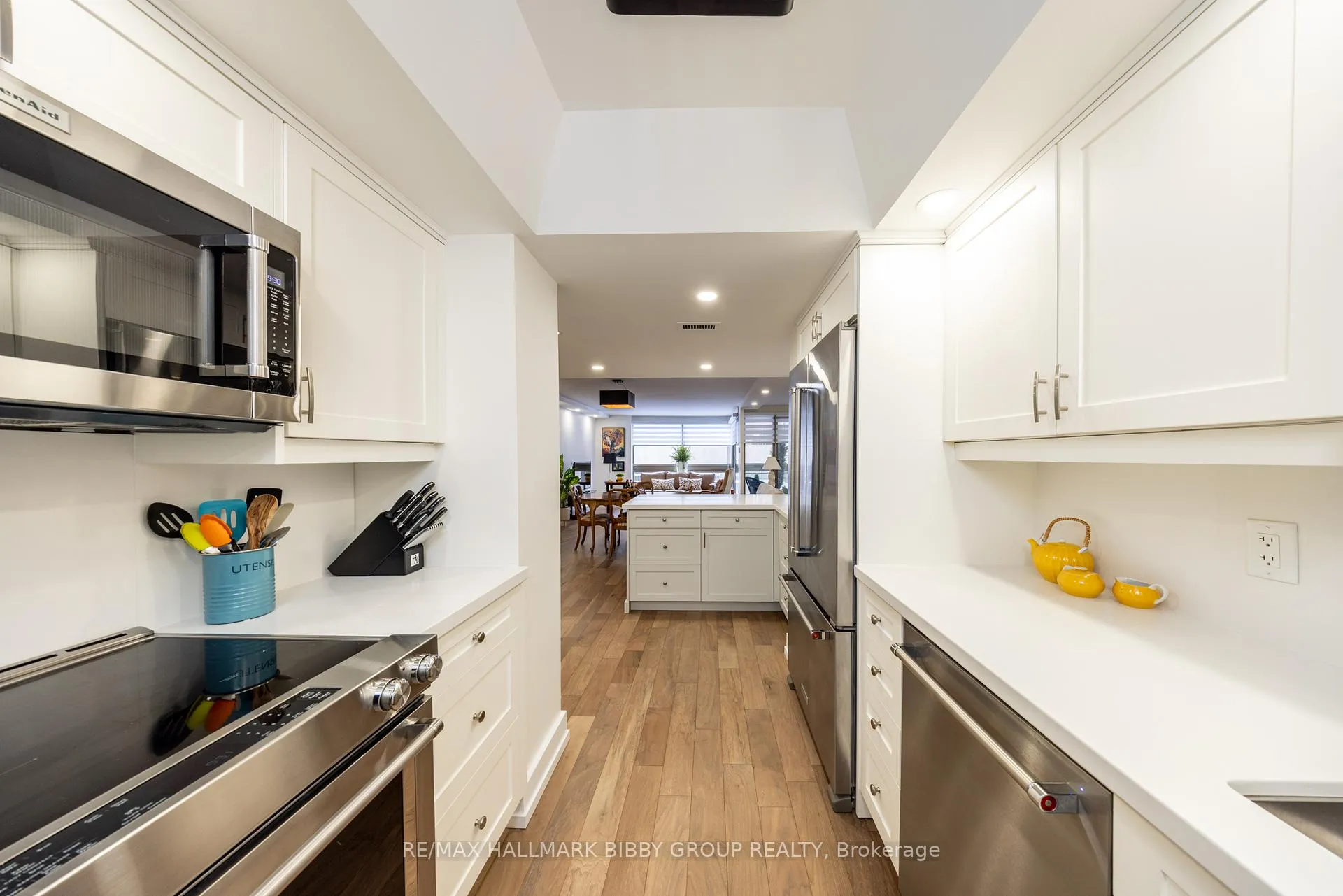 Photo 17 of Unit 605, 61 St Clair Avenue W, Toronto, Yonge-St. Clair — HOMEH