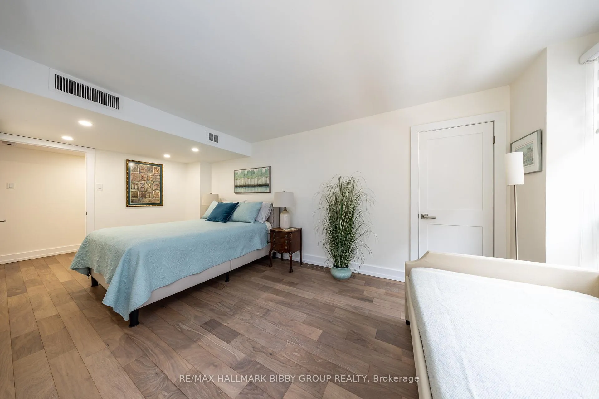 Photo 30 of Unit 605, 61 St Clair Avenue W, Toronto, Yonge-St. Clair — HOMEH