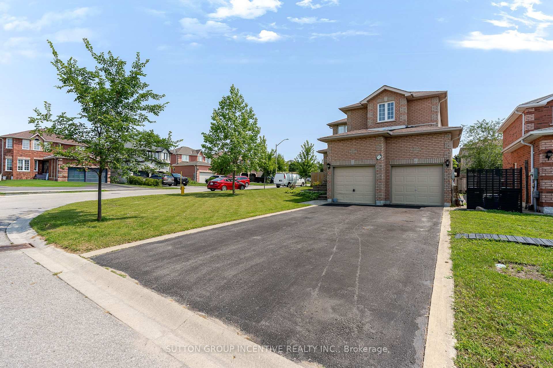 Photo 3 of 17 Shaina Court, Barrie, Painswick South — HOMEH