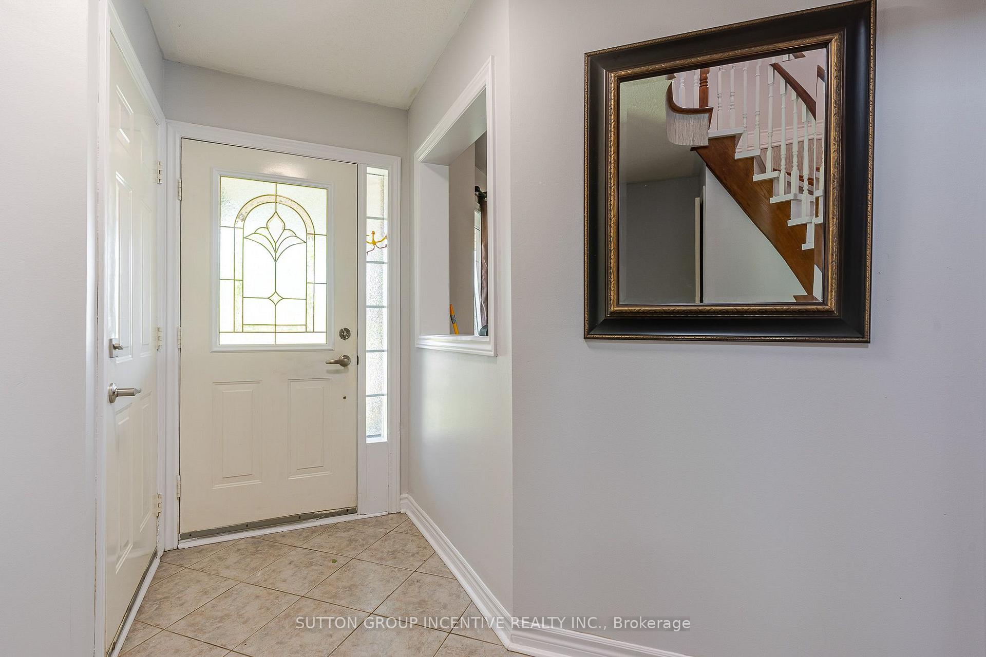 Photo 6 of 17 Shaina Court, Barrie, Painswick South — HOMEH