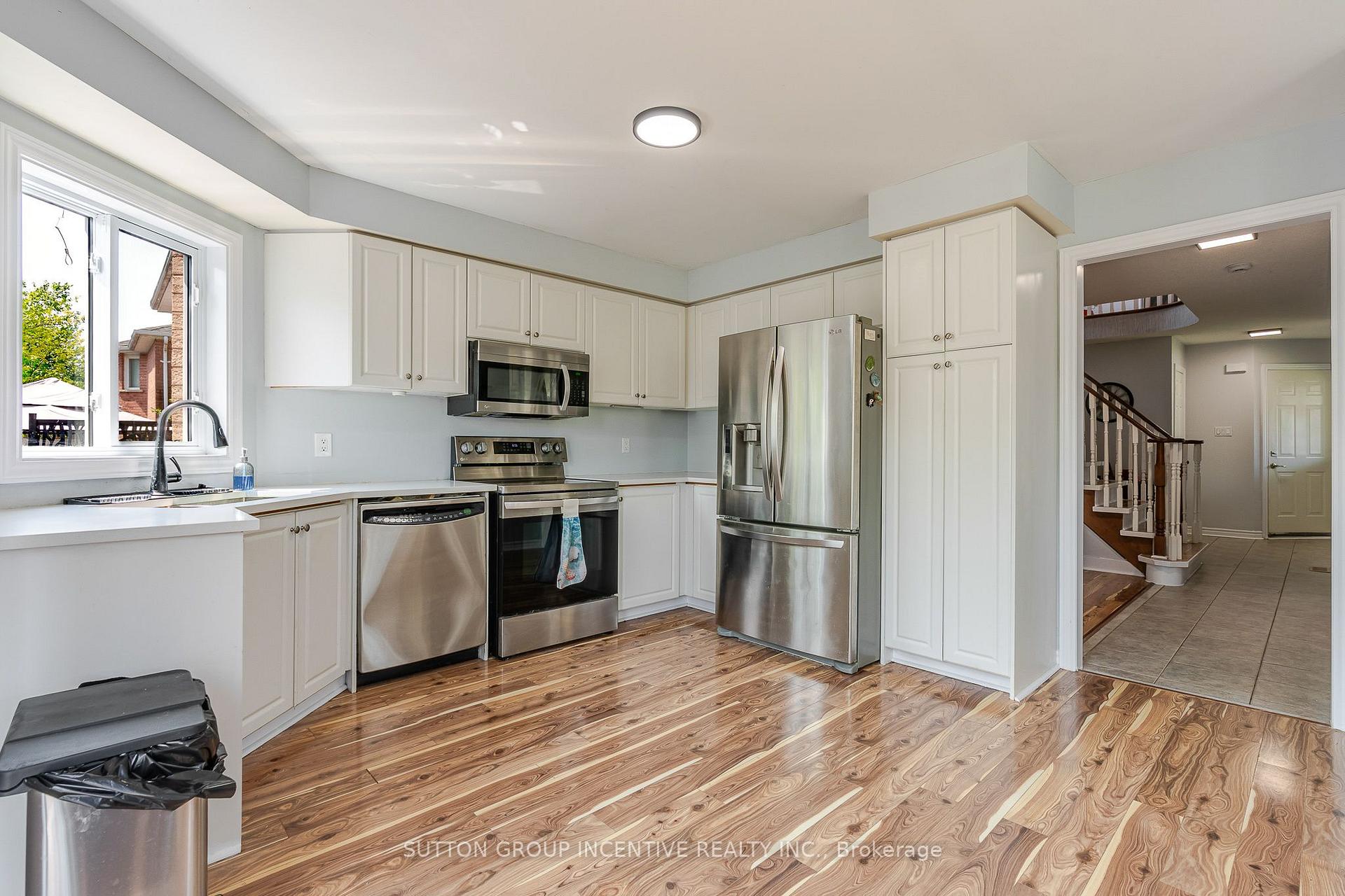 Photo 8 of 17 Shaina Court, Barrie, Painswick South — HOMEH
