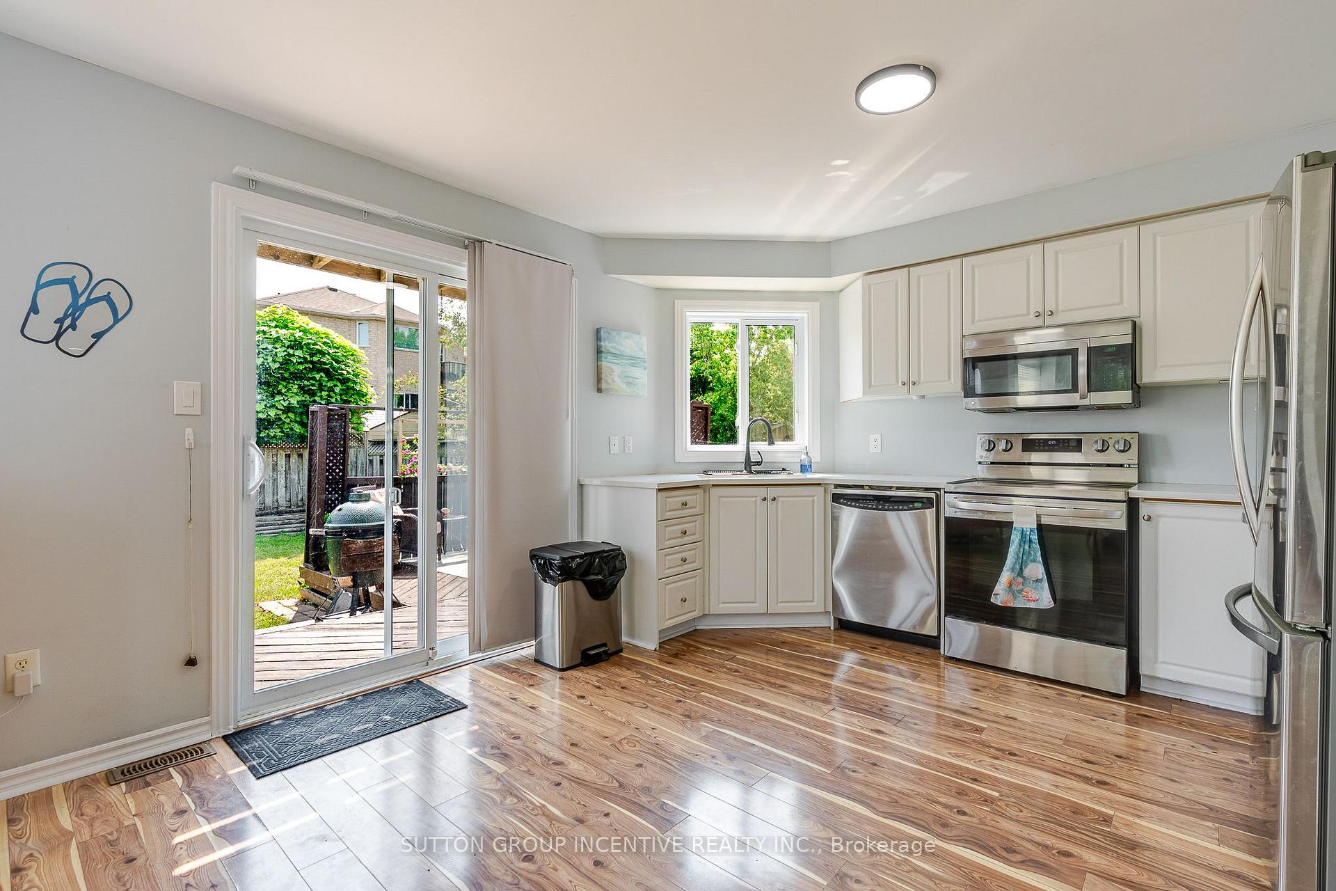 Photo 9 of 17 Shaina Court, Barrie, Painswick South — HOMEH