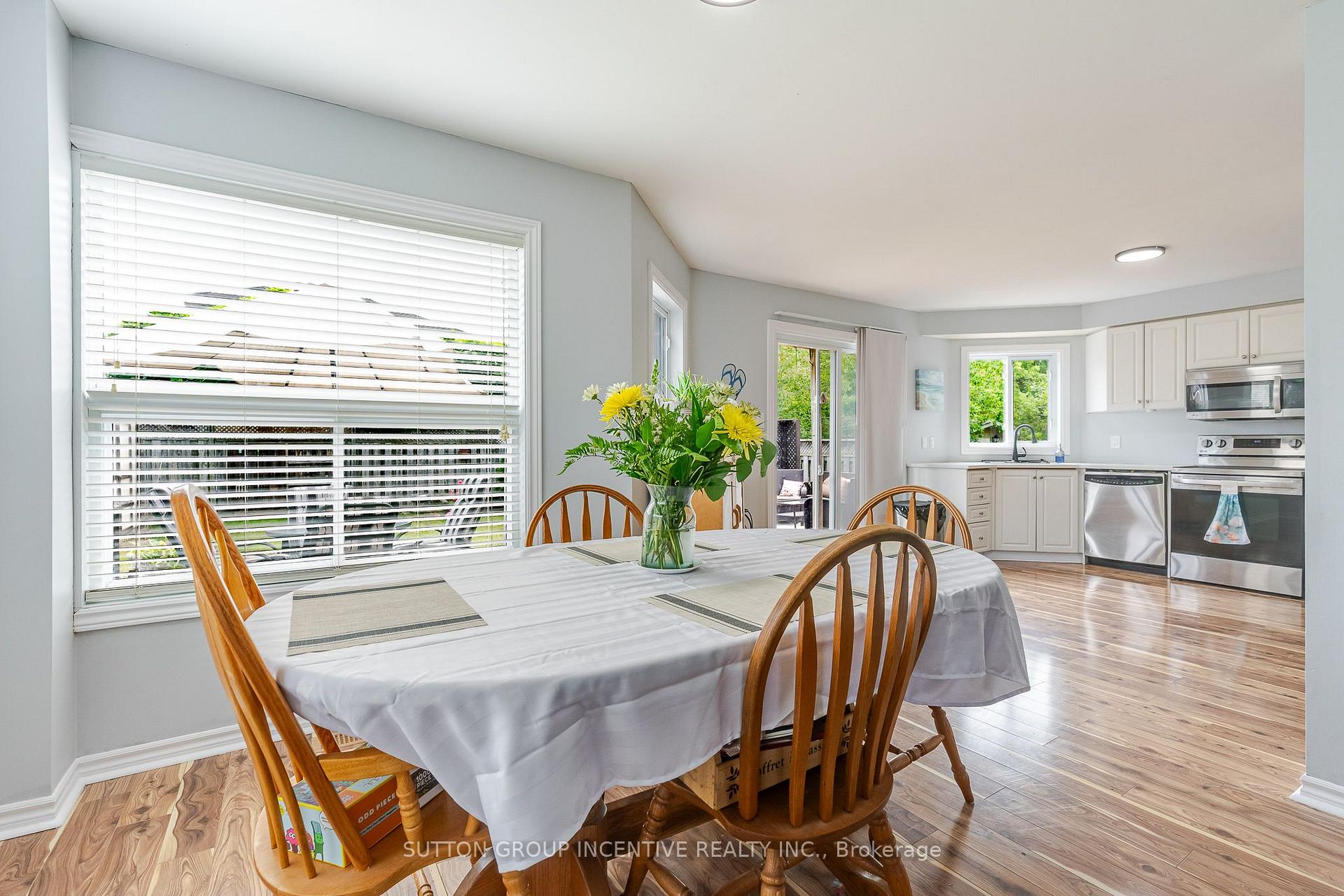 Photo 13 of 17 Shaina Court, Barrie, Painswick South — HOMEH