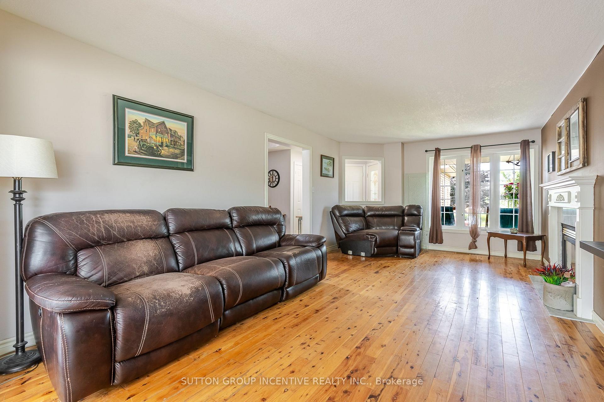 Photo 14 of 17 Shaina Court, Barrie, Painswick South — HOMEH