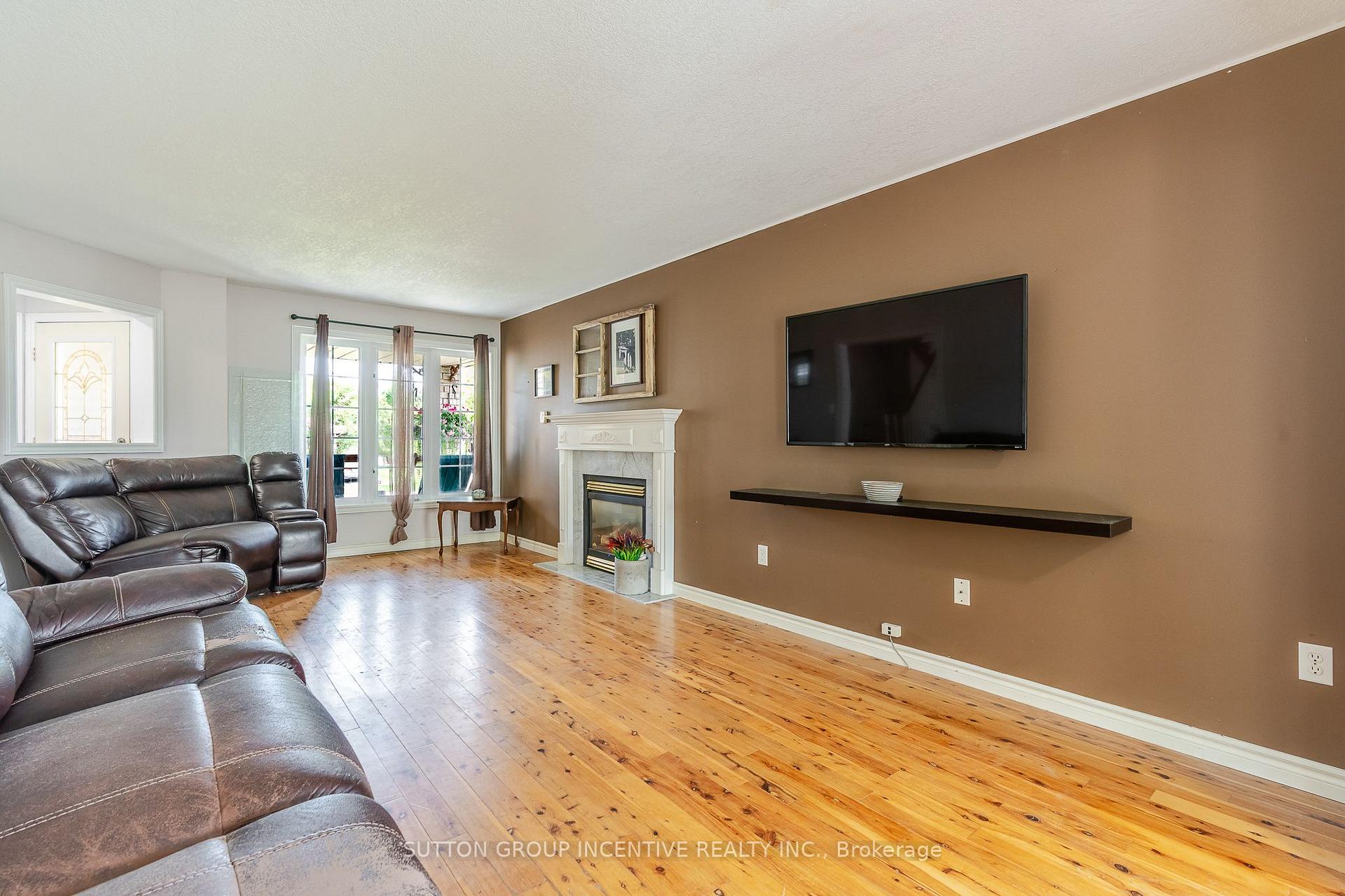 Photo 16 of 17 Shaina Court, Barrie, Painswick South — HOMEH