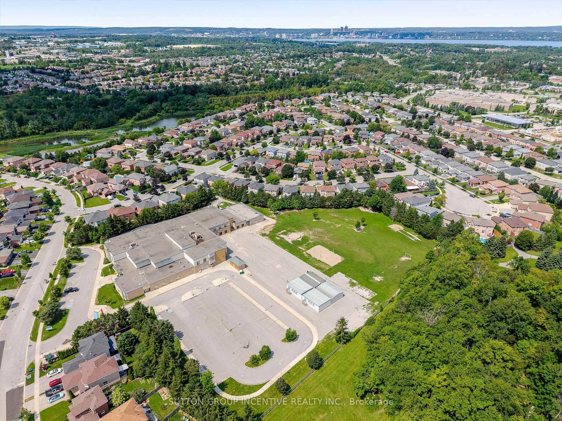 Photo 43 of 17 Shaina Court, Barrie, Painswick South — HOMEH