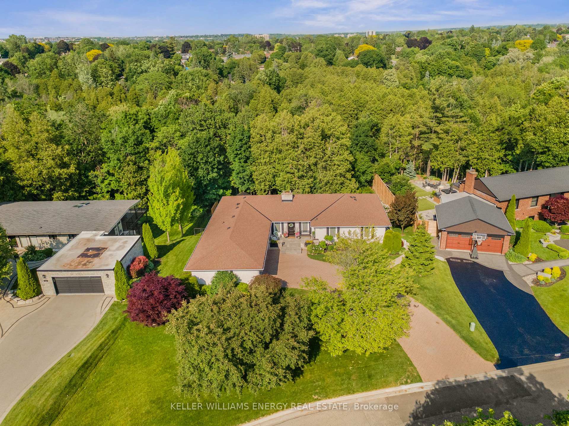 Photo 2 of 833 Glenmanor Drive, Oshawa, Northglen — HOMEH
