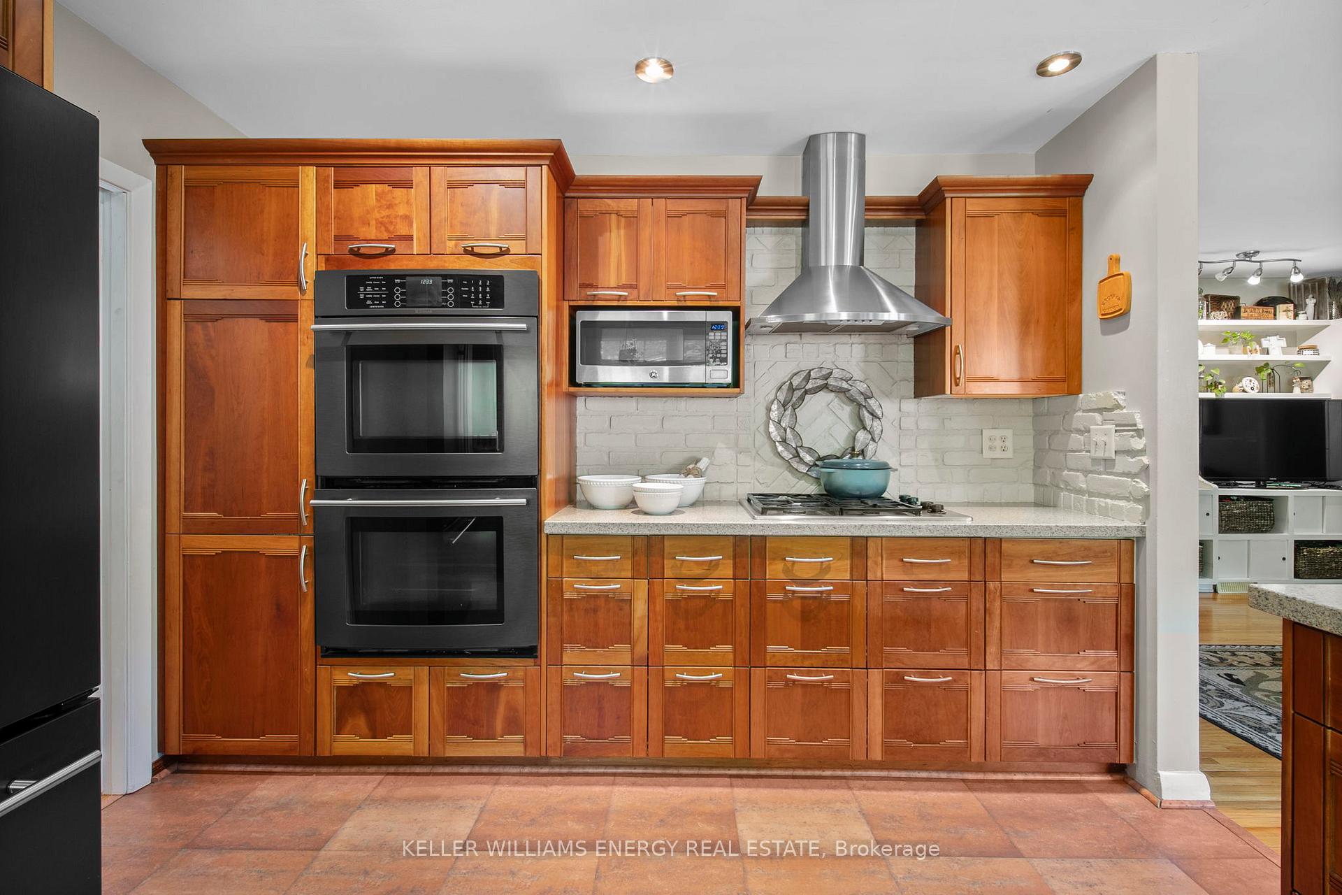 Photo 9 of 833 Glenmanor Drive, Oshawa, Northglen — HOMEH