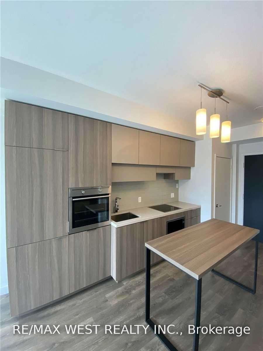 Photo 2 of Unit 909, 8 Eglinton Avenue E, Toronto, Mount Pleasant West — HOMEH