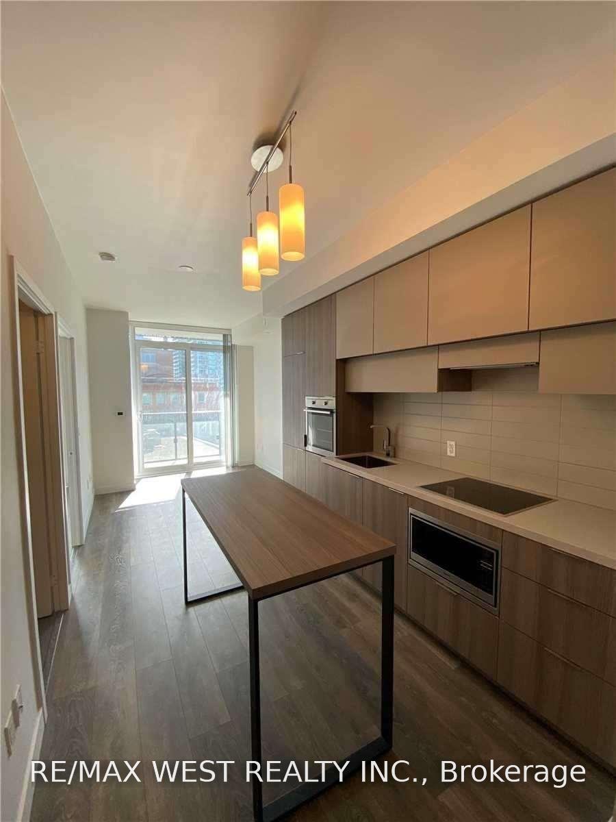 Photo 4 of Unit 909, 8 Eglinton Avenue E, Toronto, Mount Pleasant West — HOMEH