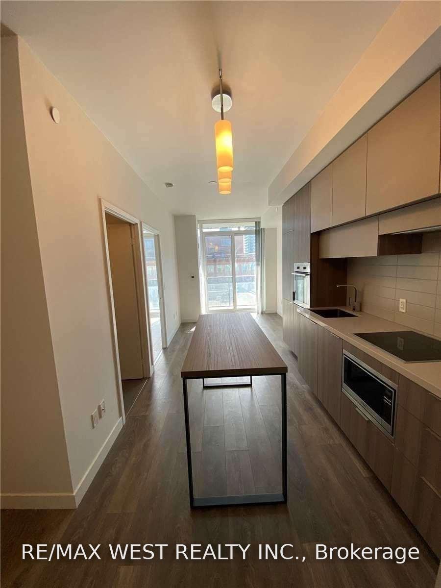 Photo 5 of Unit 909, 8 Eglinton Avenue E, Toronto, Mount Pleasant West — HOMEH