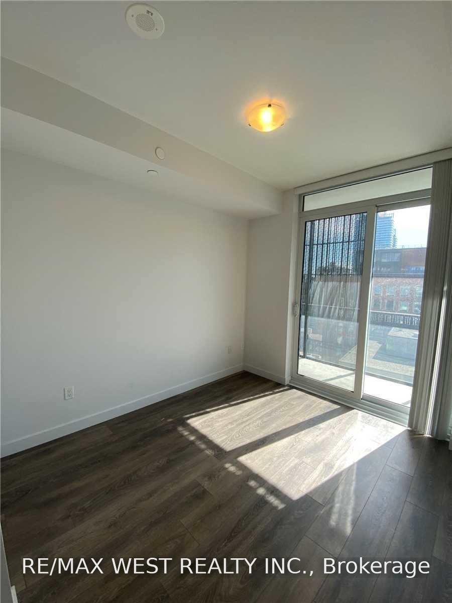 Photo 6 of Unit 909, 8 Eglinton Avenue E, Toronto, Mount Pleasant West — HOMEH
