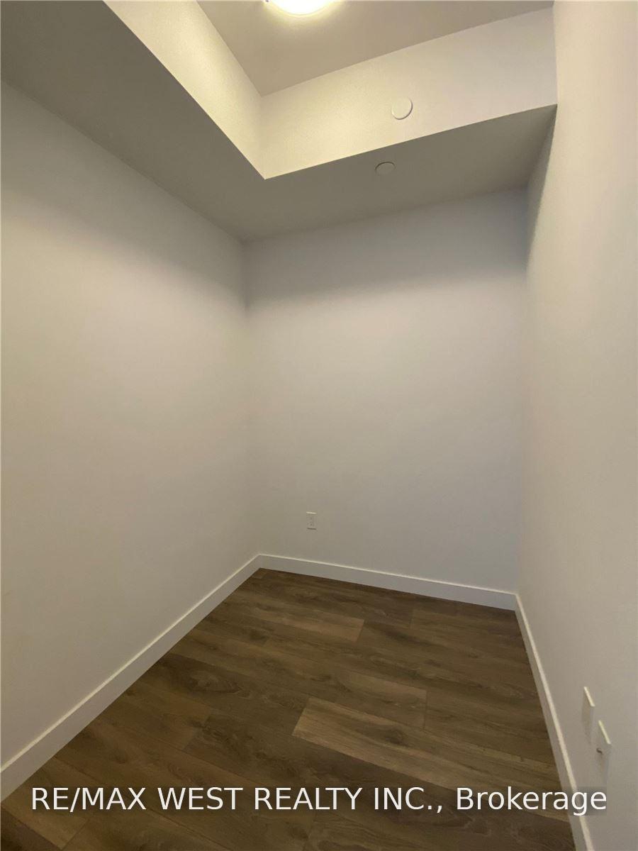 Photo 8 of Unit 909, 8 Eglinton Avenue E, Toronto, Mount Pleasant West — HOMEH
