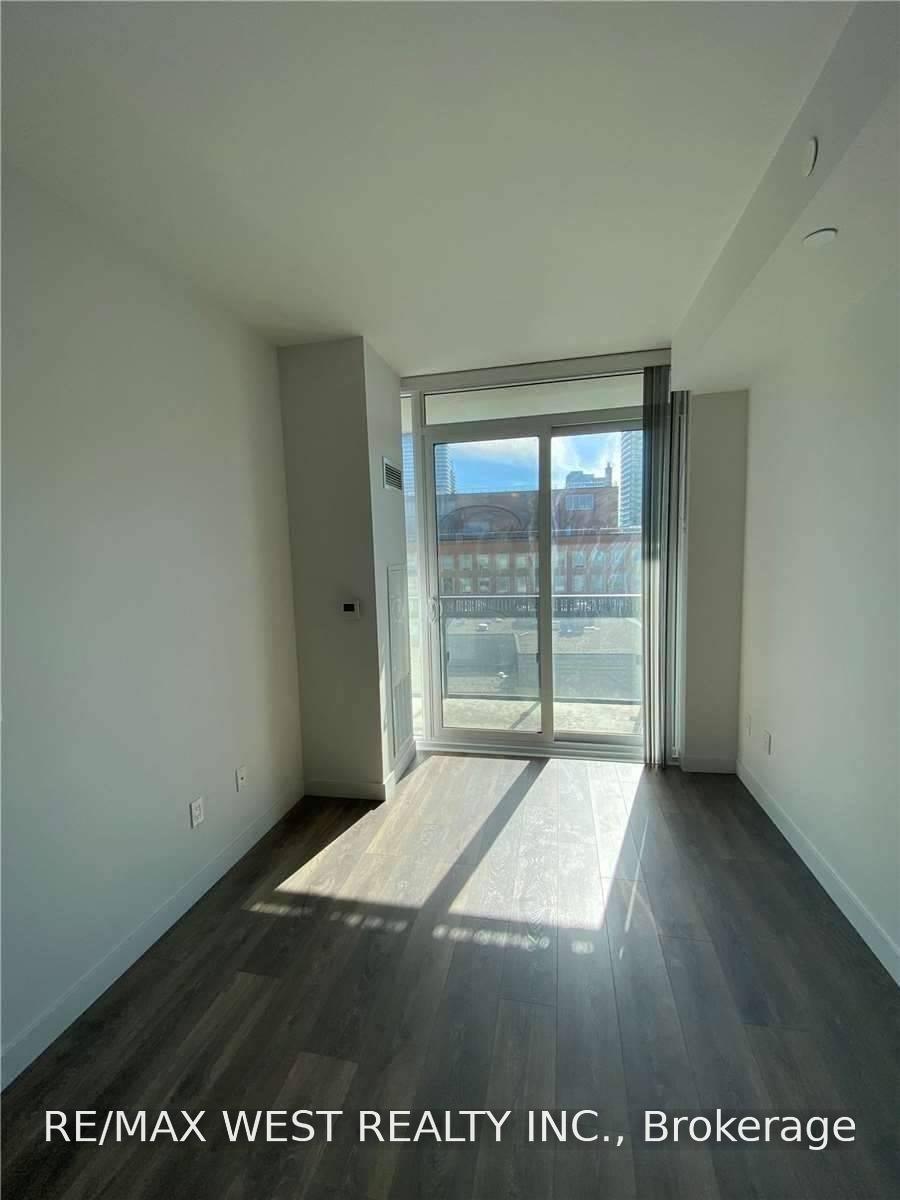 Photo 9 of Unit 909, 8 Eglinton Avenue E, Toronto, Mount Pleasant West — HOMEH
