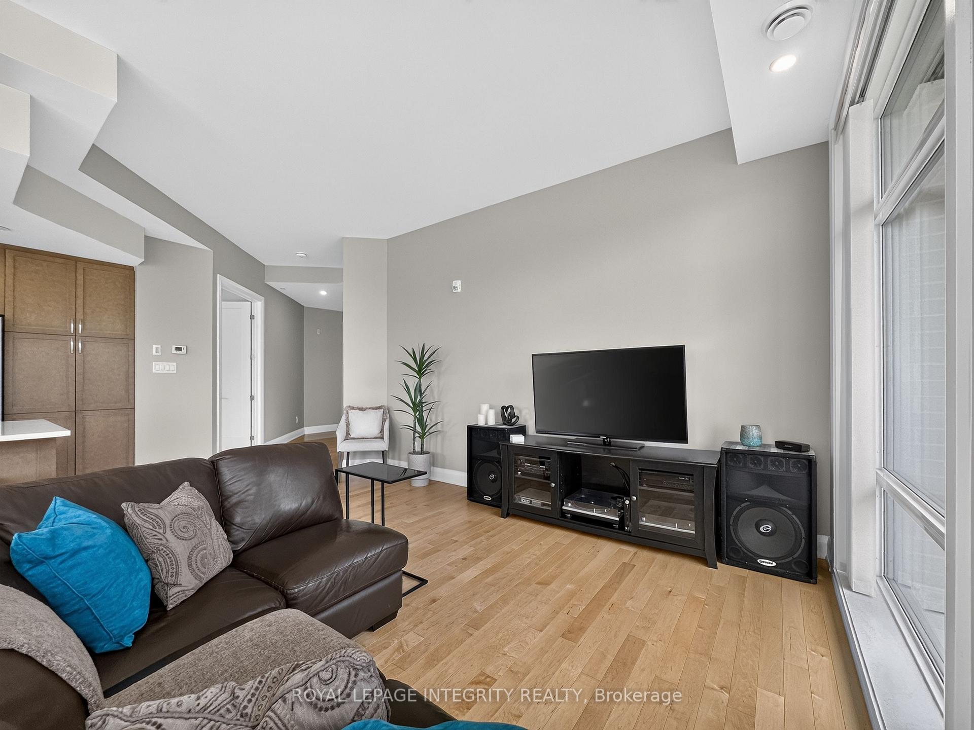 Photo 18 of Unit 303, 100 Cortile Private, Ottawa, Riverside South/Gloucester Glen — HOMEH