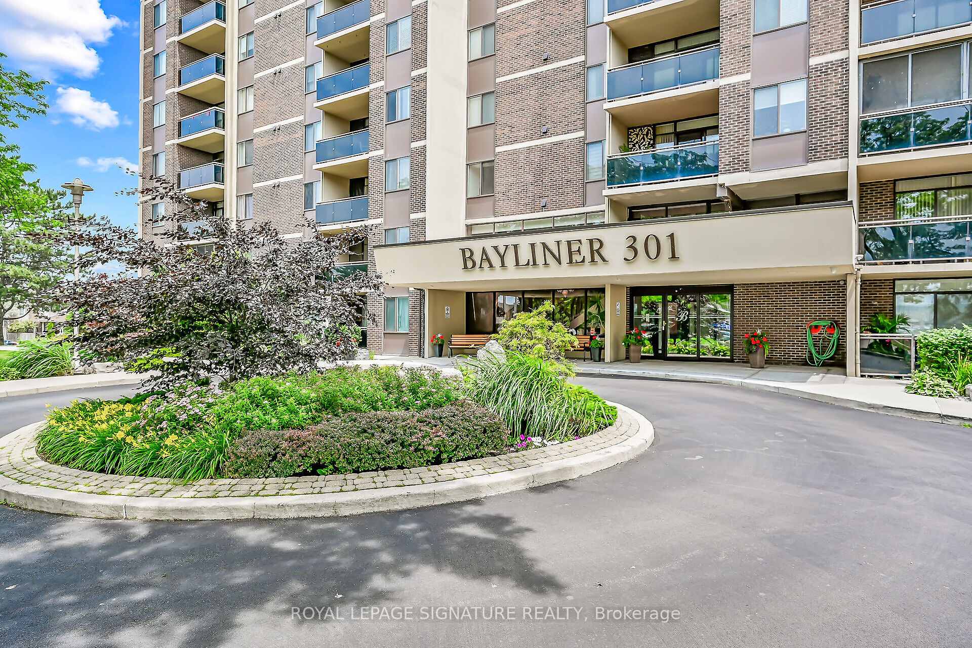 Photo of Unit 907, 301 Frances Avenue