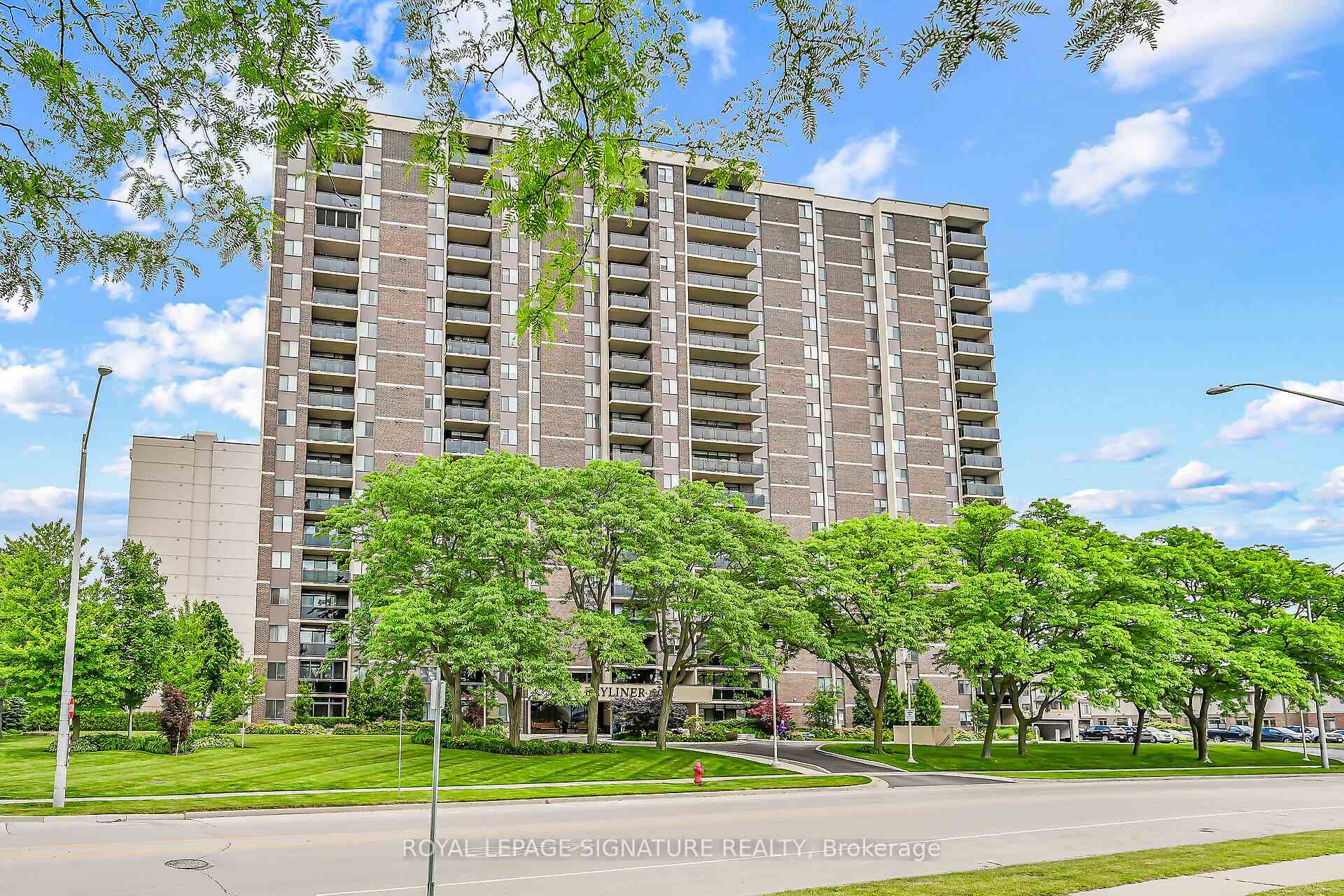 Photo 2 of Unit 907, 301 Frances Avenue, Hamilton, Lakeshore — HOMEH