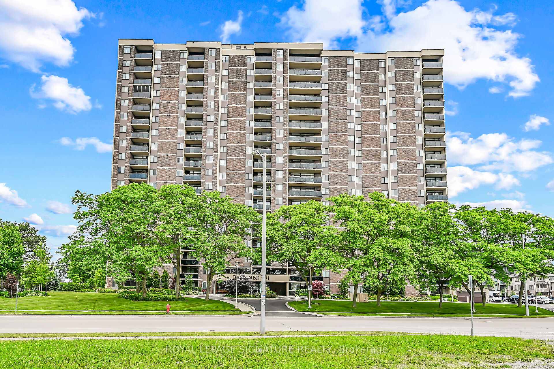 Photo 3 of Unit 907, 301 Frances Avenue, Hamilton, Lakeshore — HOMEH