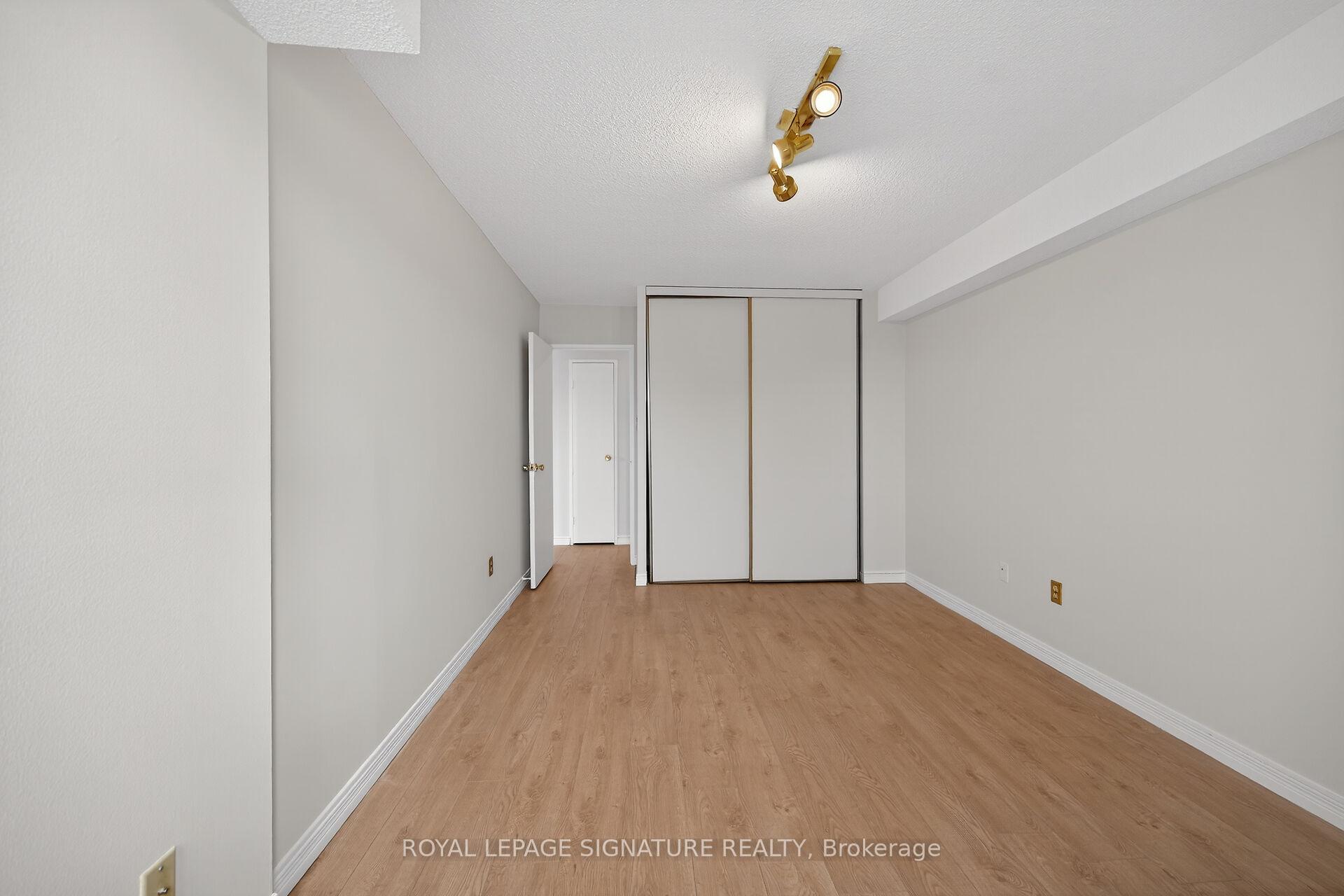 Photo 21 of Unit 907, 301 Frances Avenue, Hamilton, Lakeshore — HOMEH