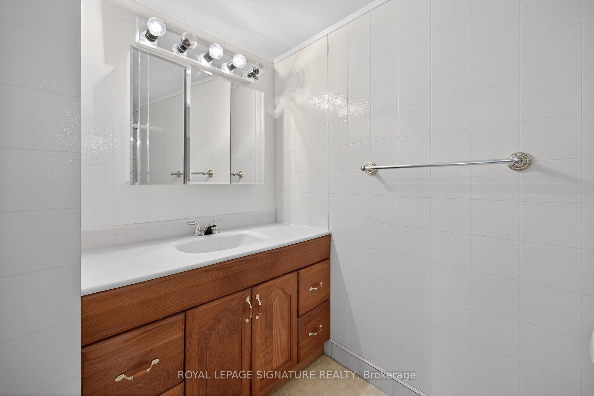 Photo 23 of Unit 907, 301 Frances Avenue, Hamilton, Lakeshore — HOMEH