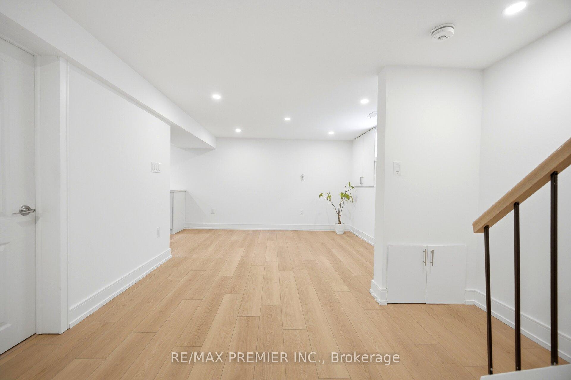 Photo 32 of 19 Jacinta Drive, North York, Rustic — HOMEH