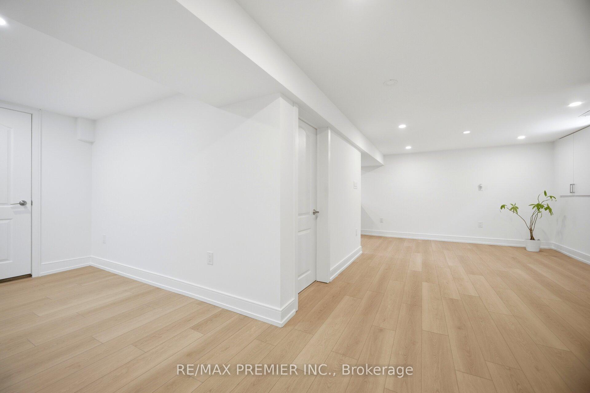 Photo 37 of 19 Jacinta Drive, North York, Rustic — HOMEH