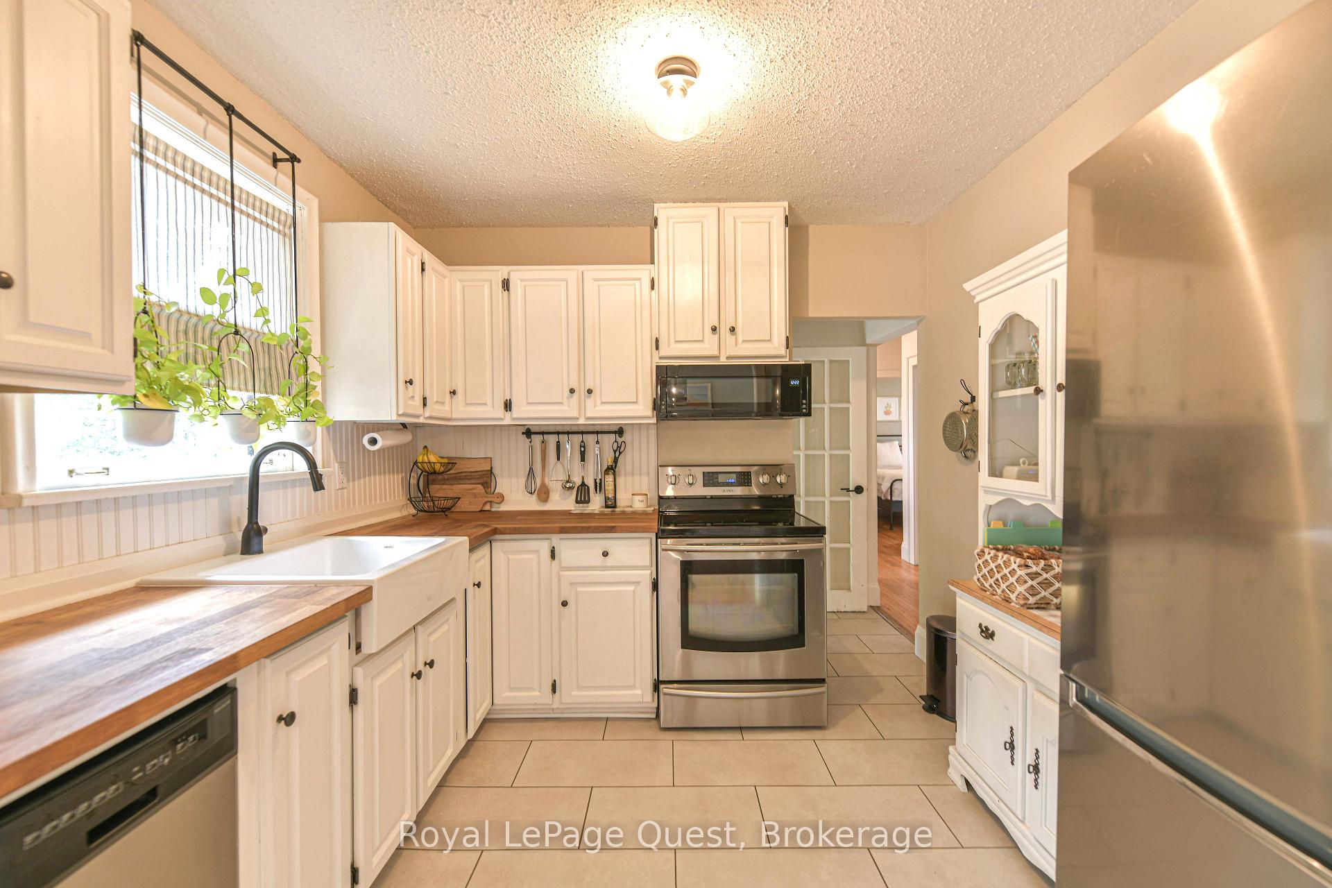 Photo 8 of 5 Karen Crescent, Orillia — HOMEH
