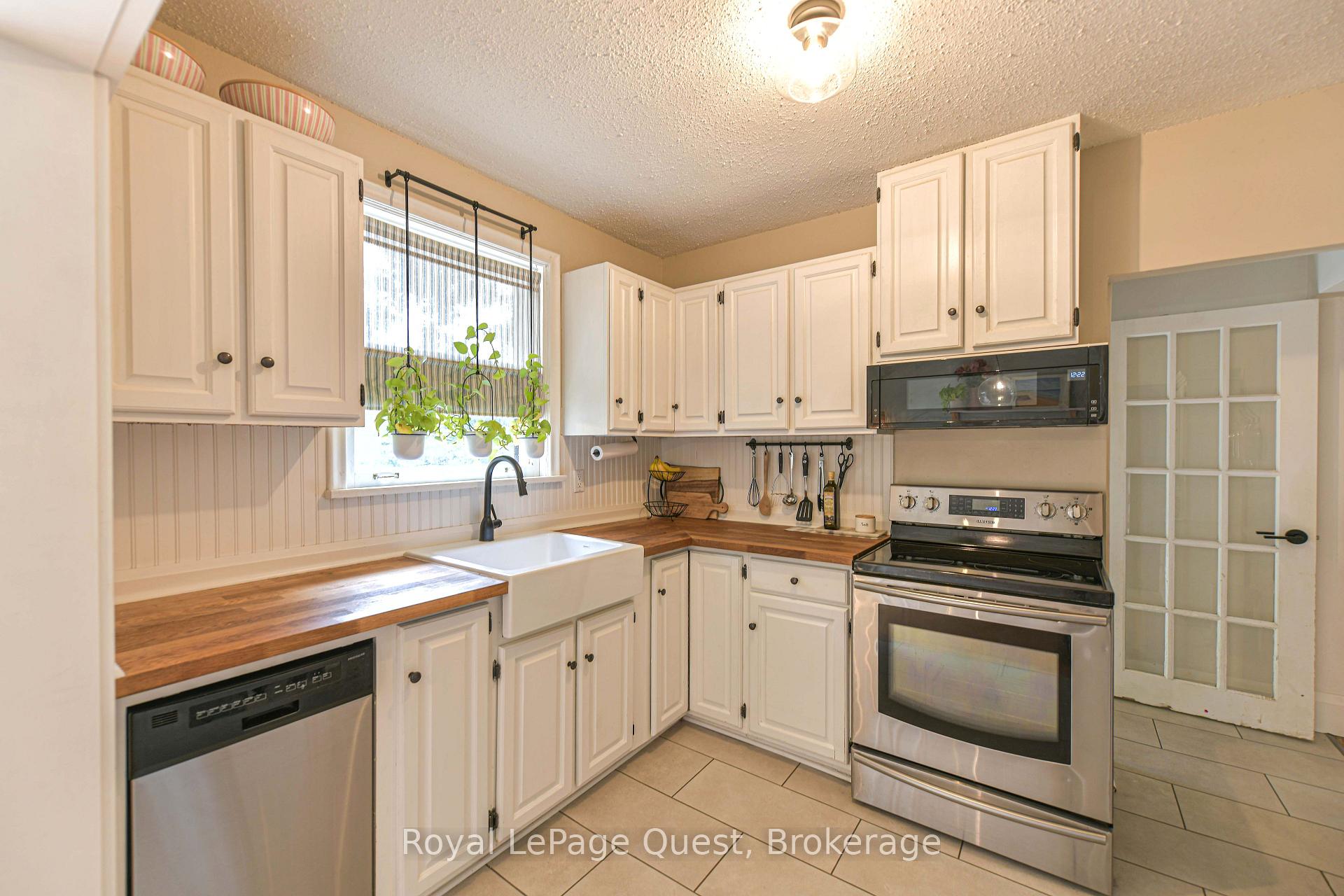 Photo 9 of 5 Karen Crescent, Orillia — HOMEH