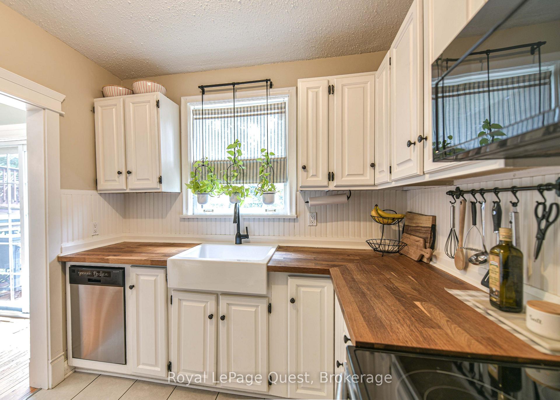 Photo 10 of 5 Karen Crescent, Orillia — HOMEH