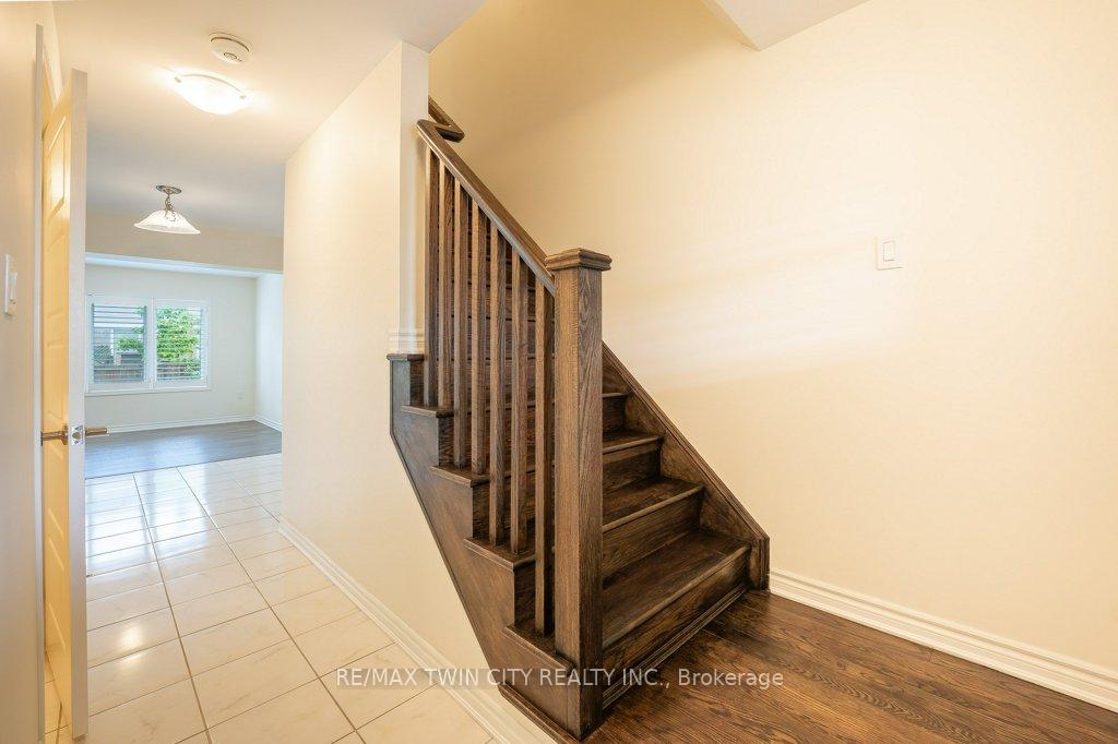 Photo 4 of Unit 20, 455 Guelph Avenue, Cambridge, Silver Heights — HOMEH