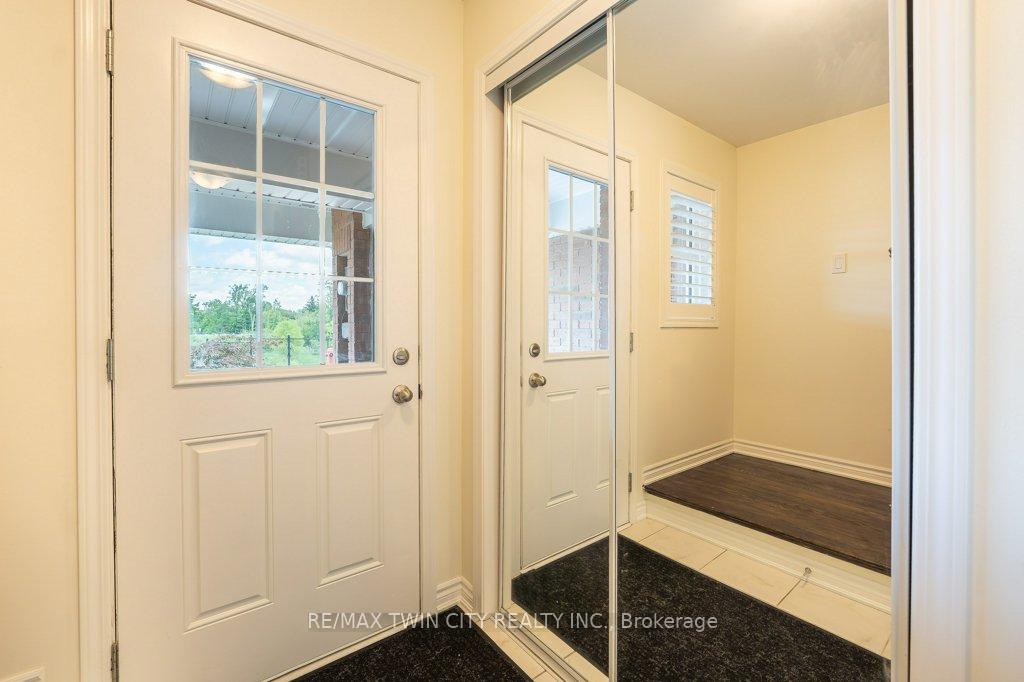 Photo 5 of Unit 20, 455 Guelph Avenue, Cambridge, Silver Heights — HOMEH