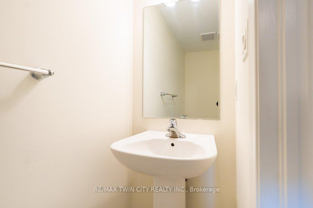 Photo 6 of Unit 20, 455 Guelph Avenue, Cambridge, Silver Heights — HOMEH