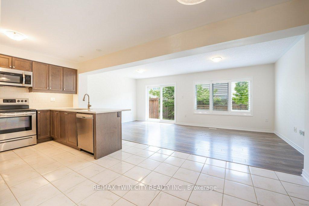 Photo 7 of Unit 20, 455 Guelph Avenue, Cambridge, Silver Heights — HOMEH